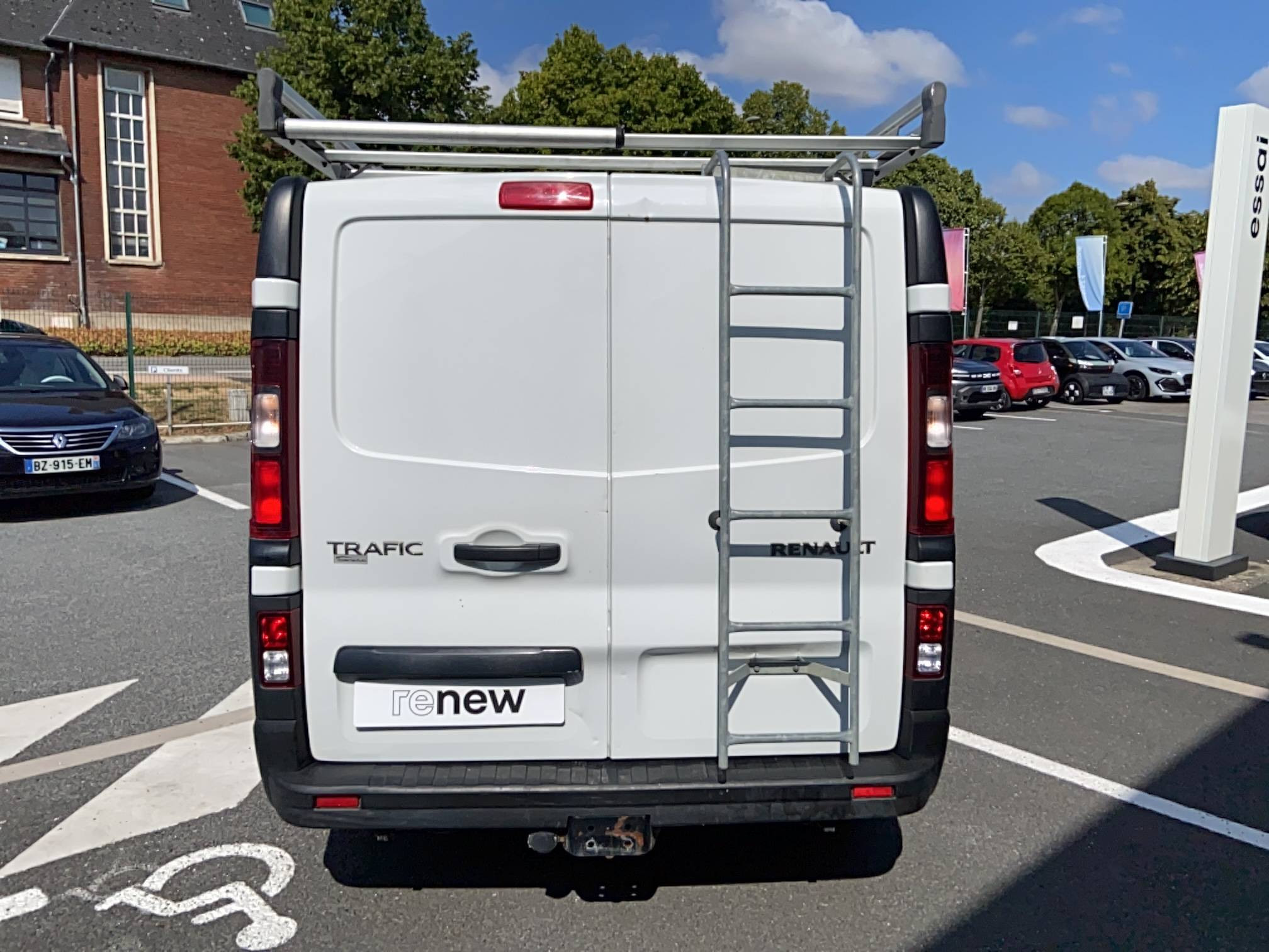 Vente en ligne Renault Trafic 3 Fourgon TRAFIC FGN L1H1 1000 KG DCI 95 E6 au prix de 14 990 €