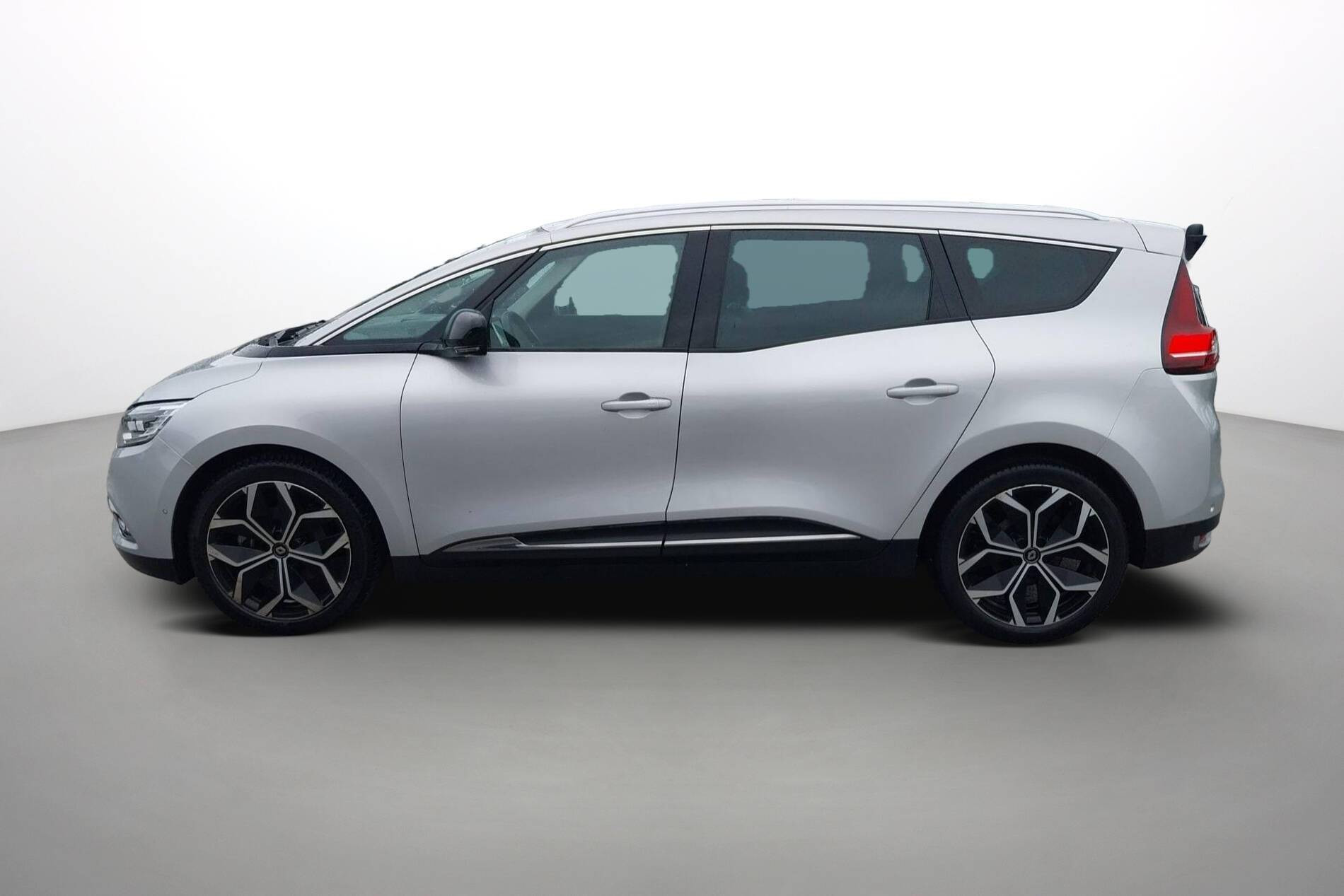 Vente en ligne Renault Grand Scenic 4 Grand Scenic TCe 140 EDC au prix de 21 890 €