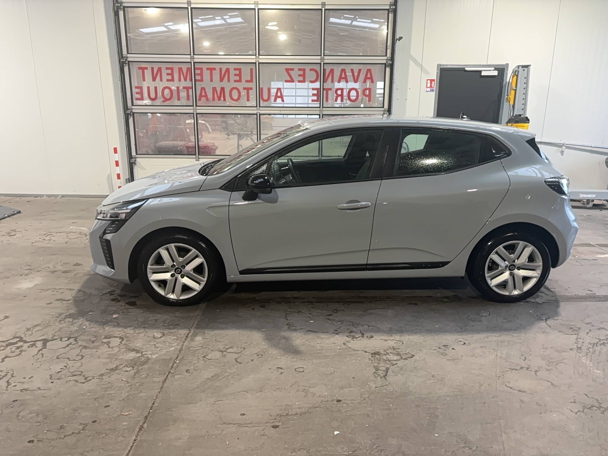 Vente en ligne Renault Clio 5 Clio TCe 90 au prix de 15 490 €