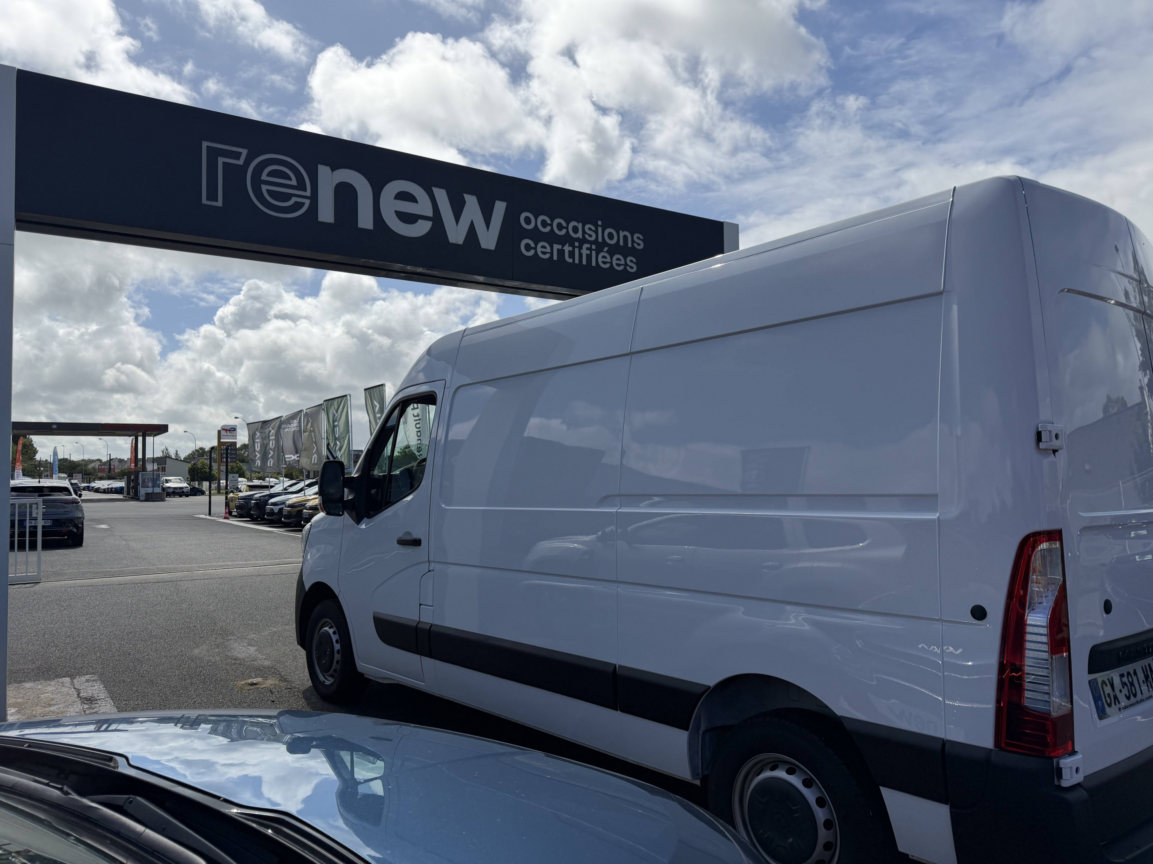 Vente en ligne Renault Master Fourgon MASTER FGN TRAC F3500 L2H2 BLUE DCI 135 au prix de 25 990 €