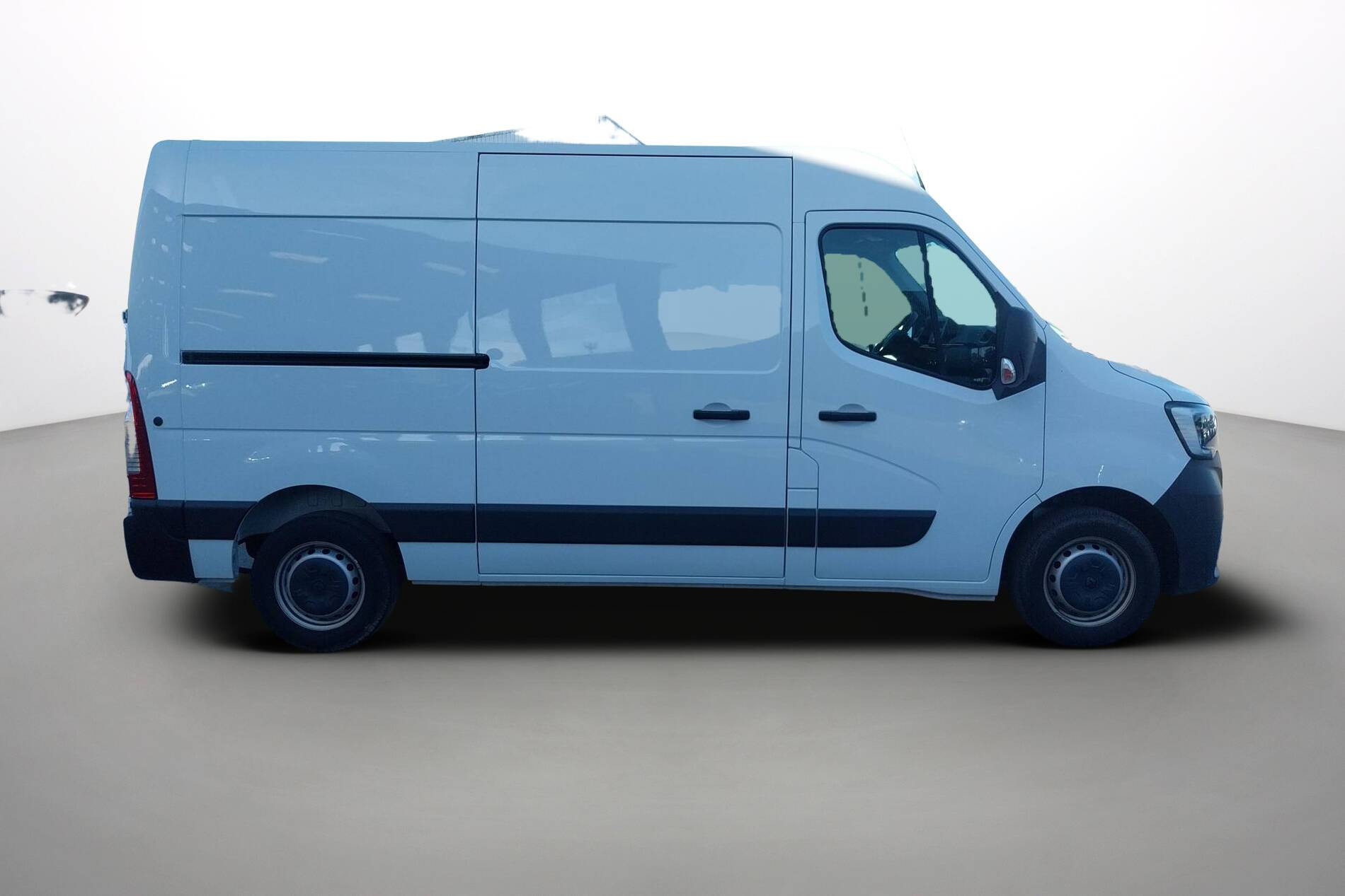 Vente en ligne Renault Master Fourgon MASTER FGN TRAC F3500 L2H2 BLUE DCI 135 au prix de 24 000 €