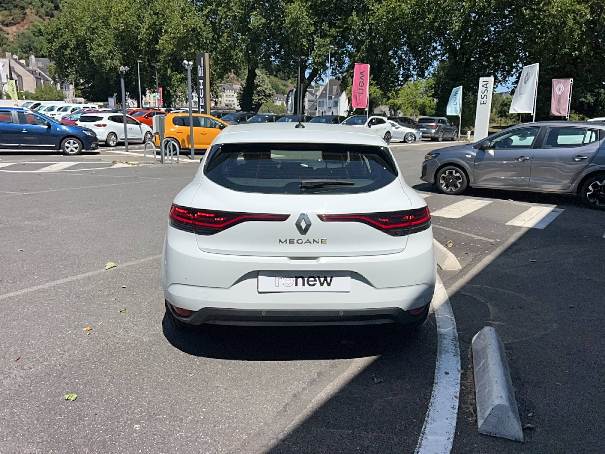 Vente en ligne Renault Megane 4 Mégane IV Berline Blue dCi 115 au prix de 14 290 €