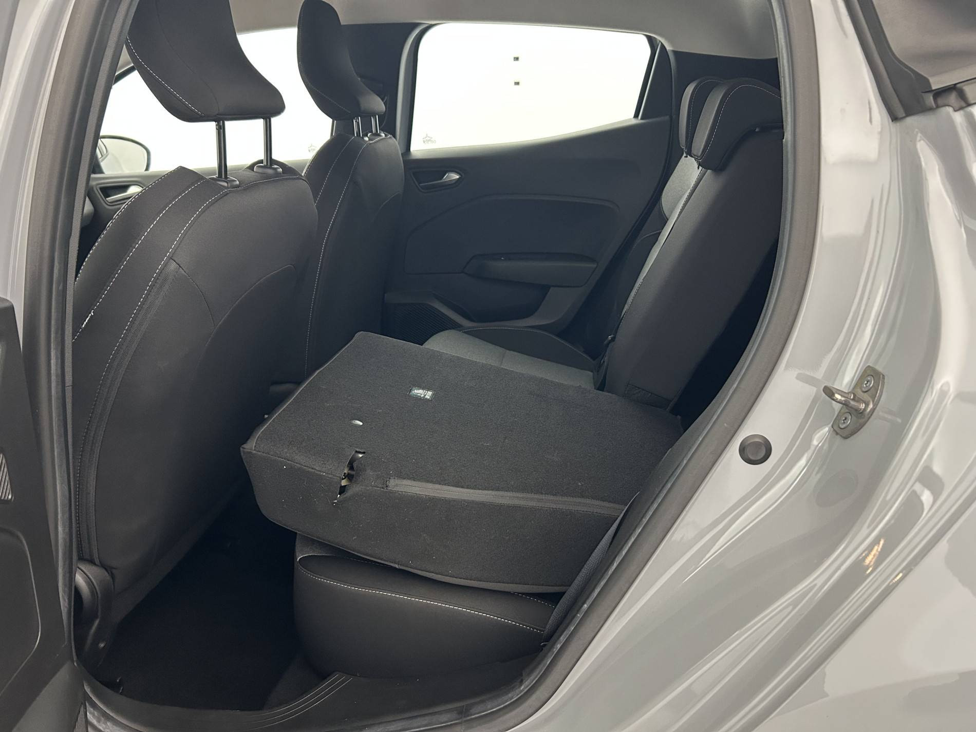 Vente en ligne Renault Clio 5 Clio TCe 90 ch GSR2 au prix de 15 290 €