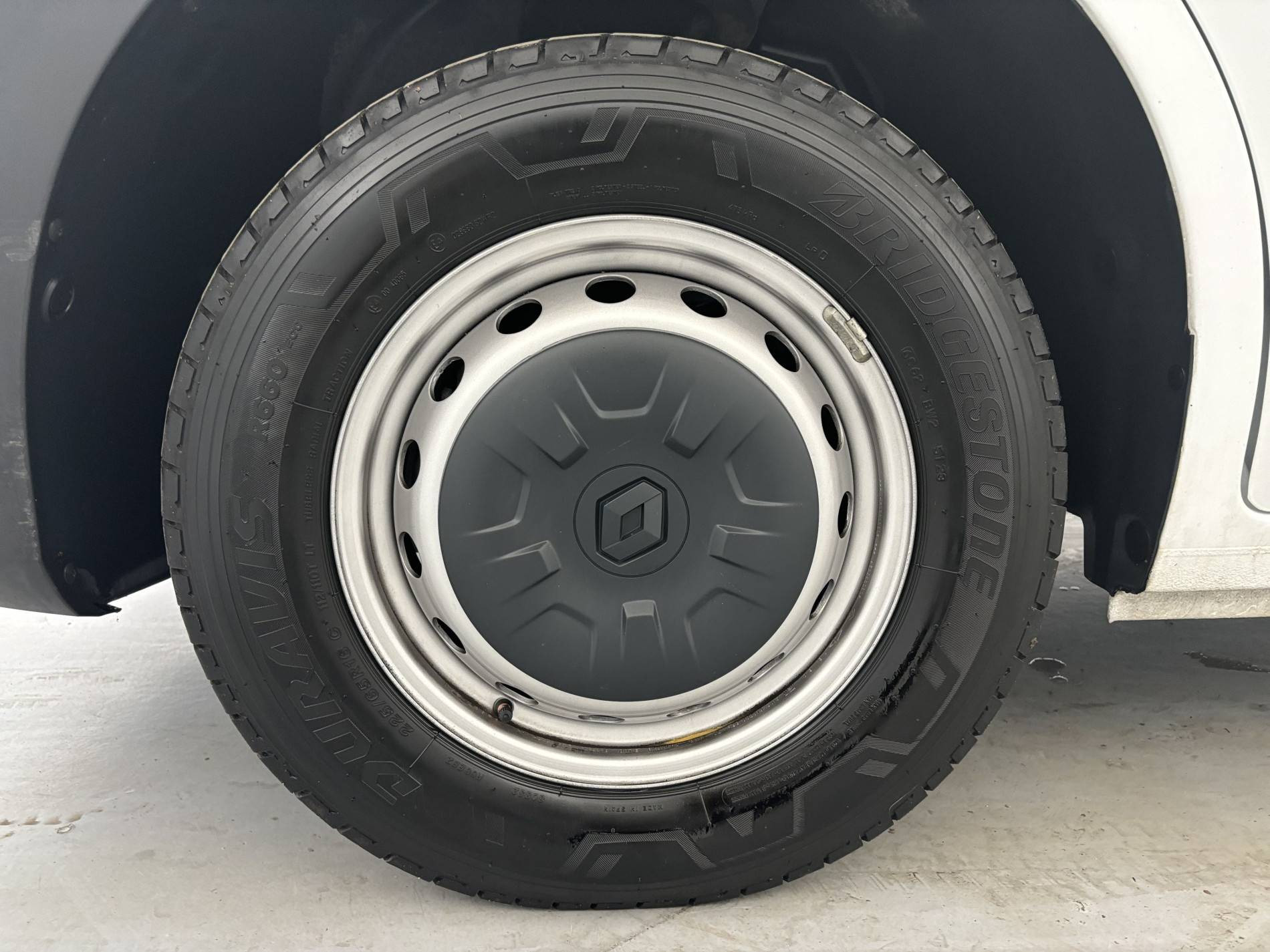 Vente en ligne Renault Master Fourgon MASTER FGN TRAC F3500 L3H3 BLUE DCI 135 au prix de 28 500 €
