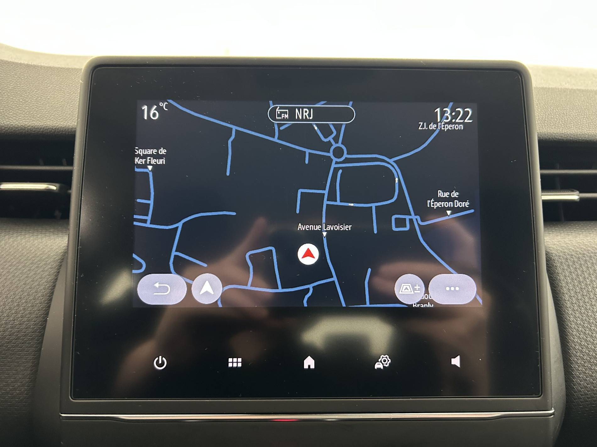 Vente en ligne Renault Clio 5 Clio SCe 65 - 21N au prix de 12 390 €