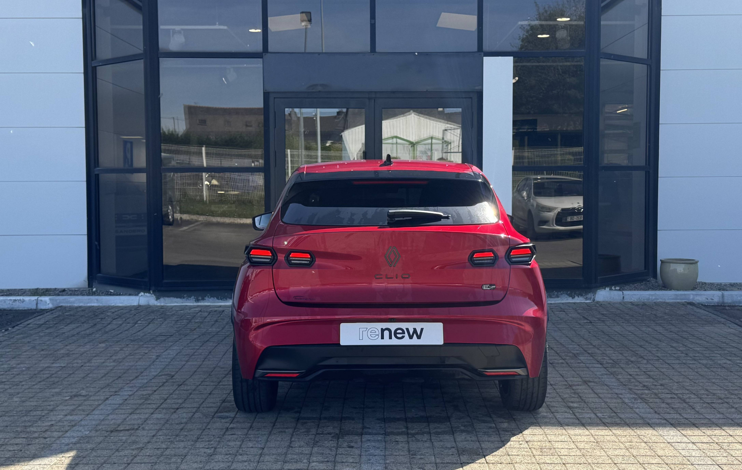 Vente en ligne Renault Clio 6 Clio E-Tech full hybrid 160 ch au prix de 29 290 €