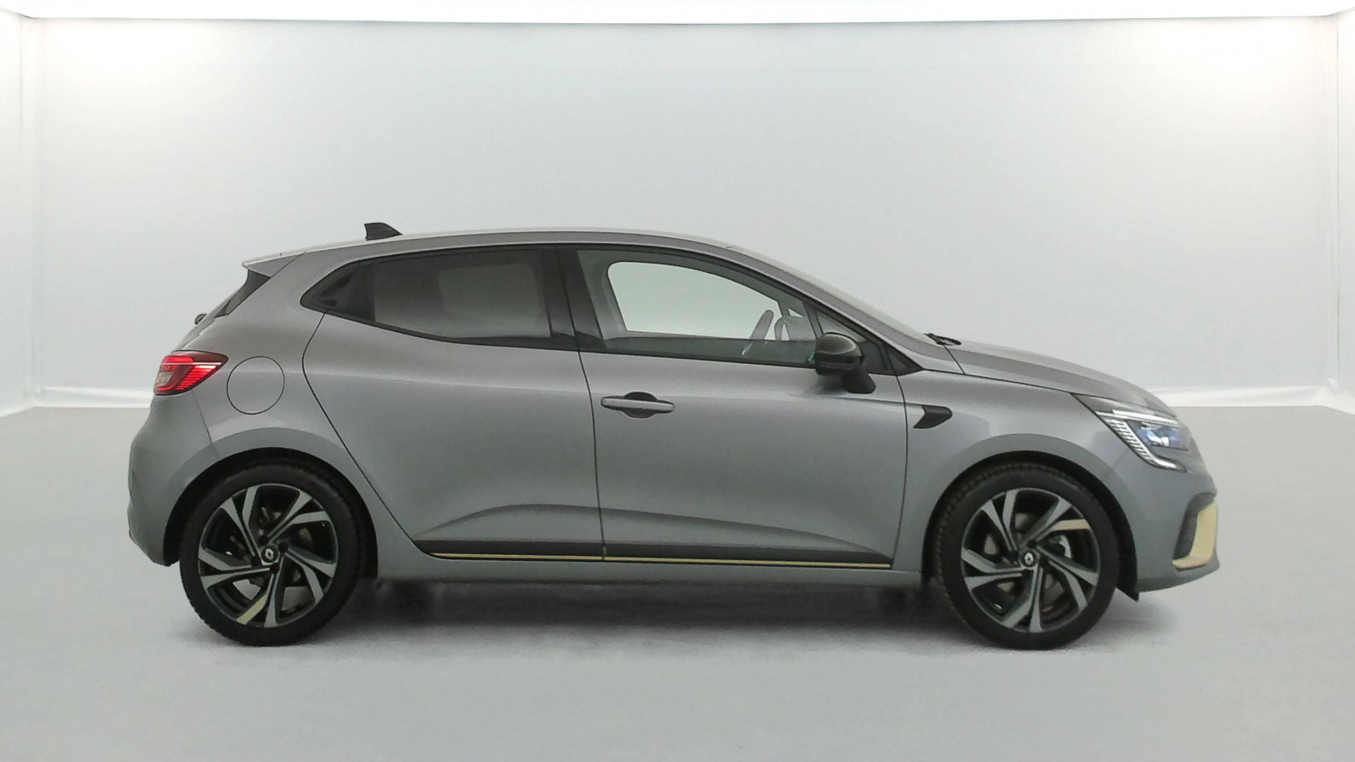 Vente en ligne Renault Clio 5 Clio E-Tech hybride 145 au prix de 19 609 €