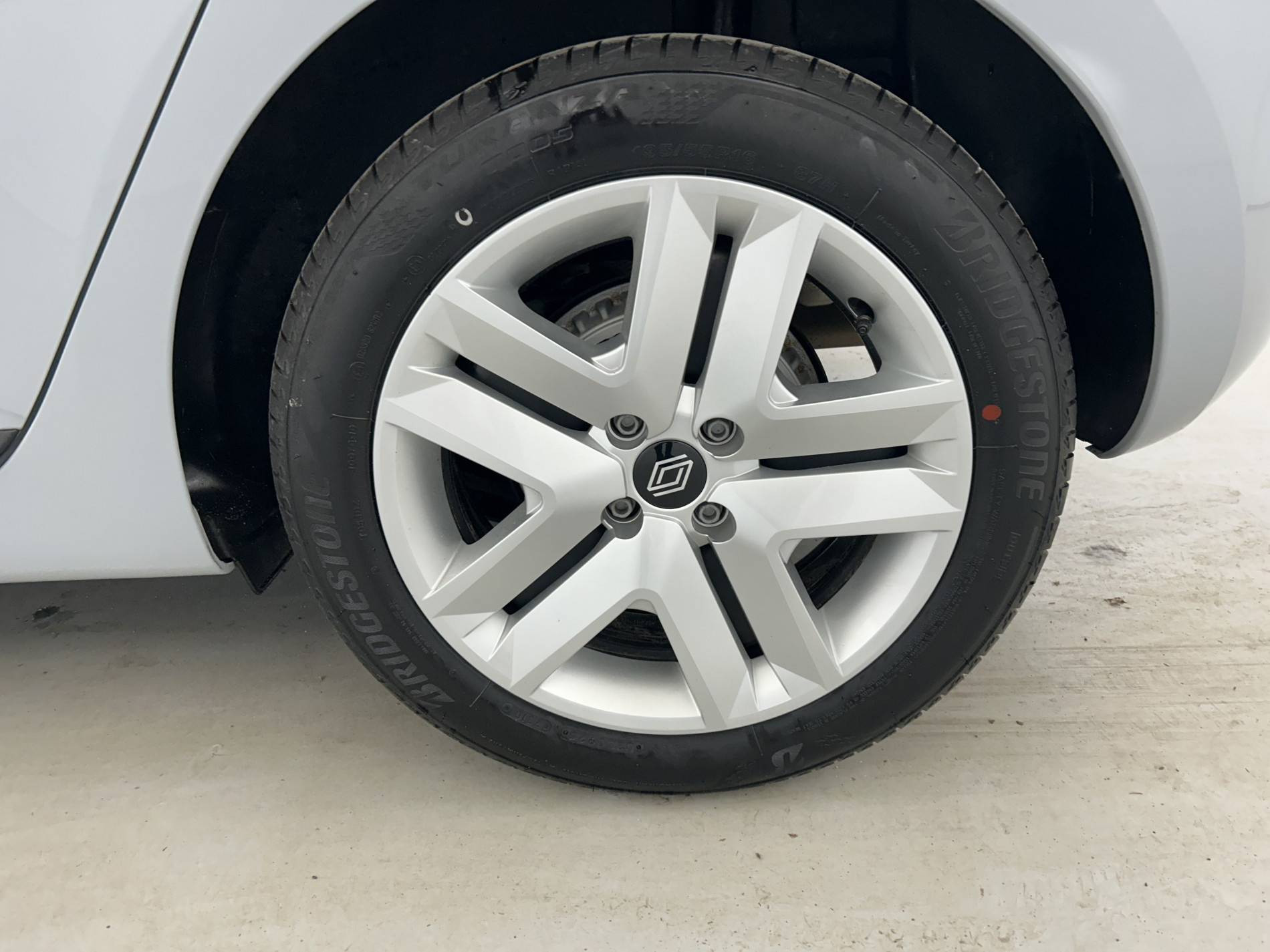 Vente en ligne Renault Clio 5 Clio Blue dCi 100 ch GSR2 au prix de 17 990 €