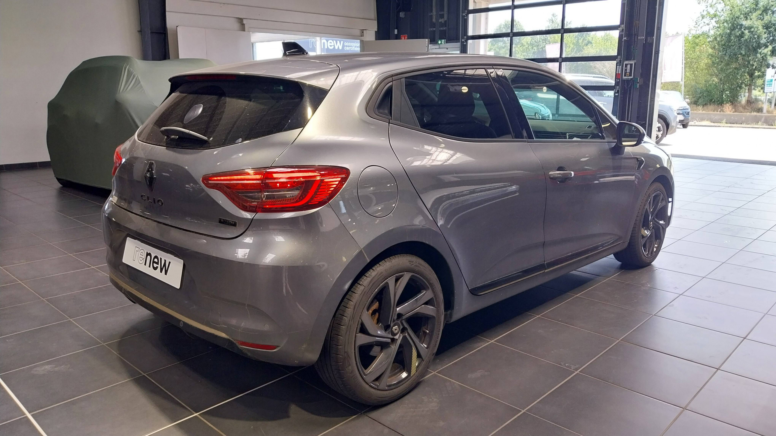 Vente en ligne Renault Clio 5 Clio E-Tech full hybrid 145 au prix de 18 890 €