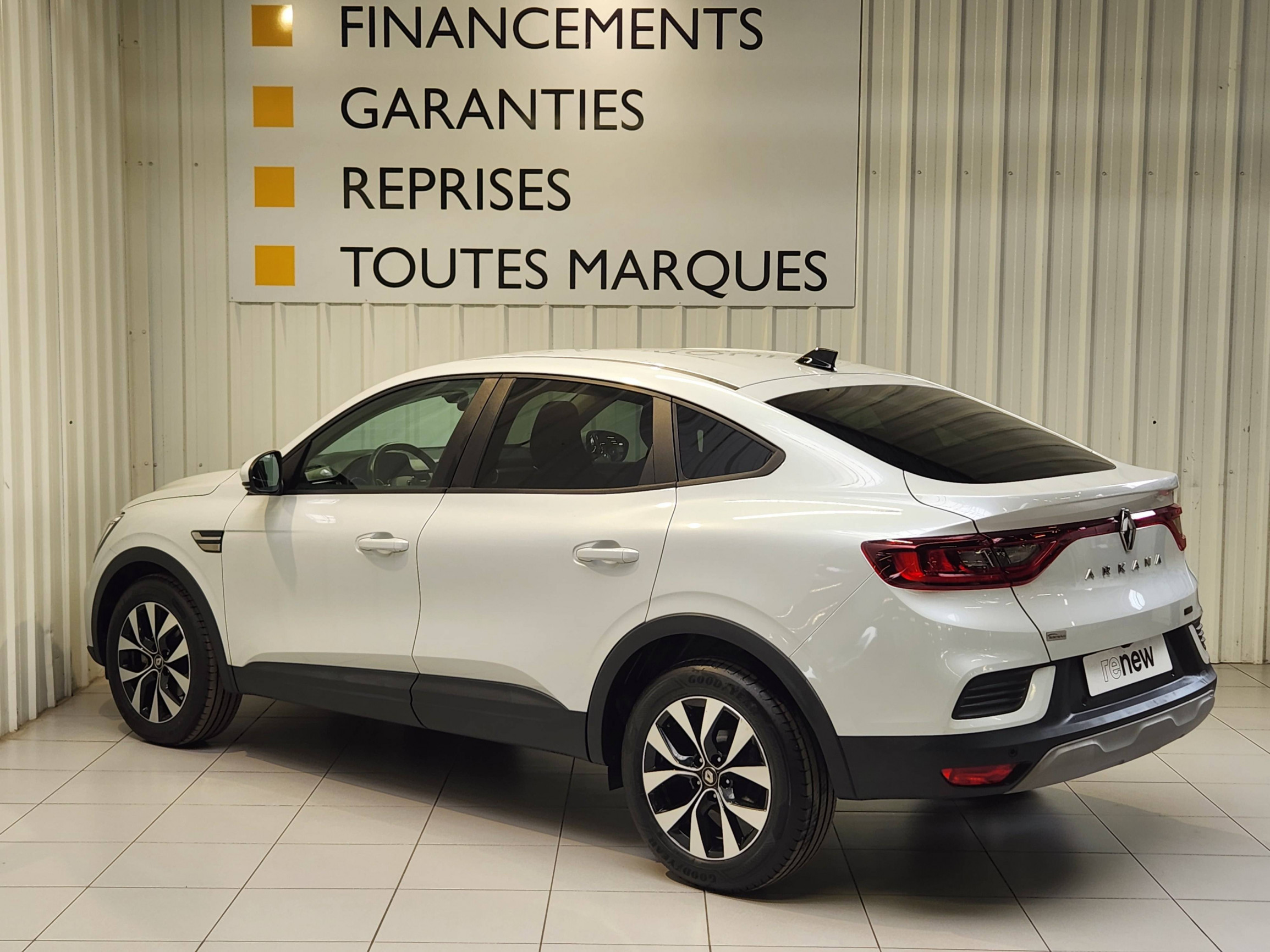 Vente en ligne Renault Arkana  E-Tech hybride 145 - 22 au prix de 15 999 €