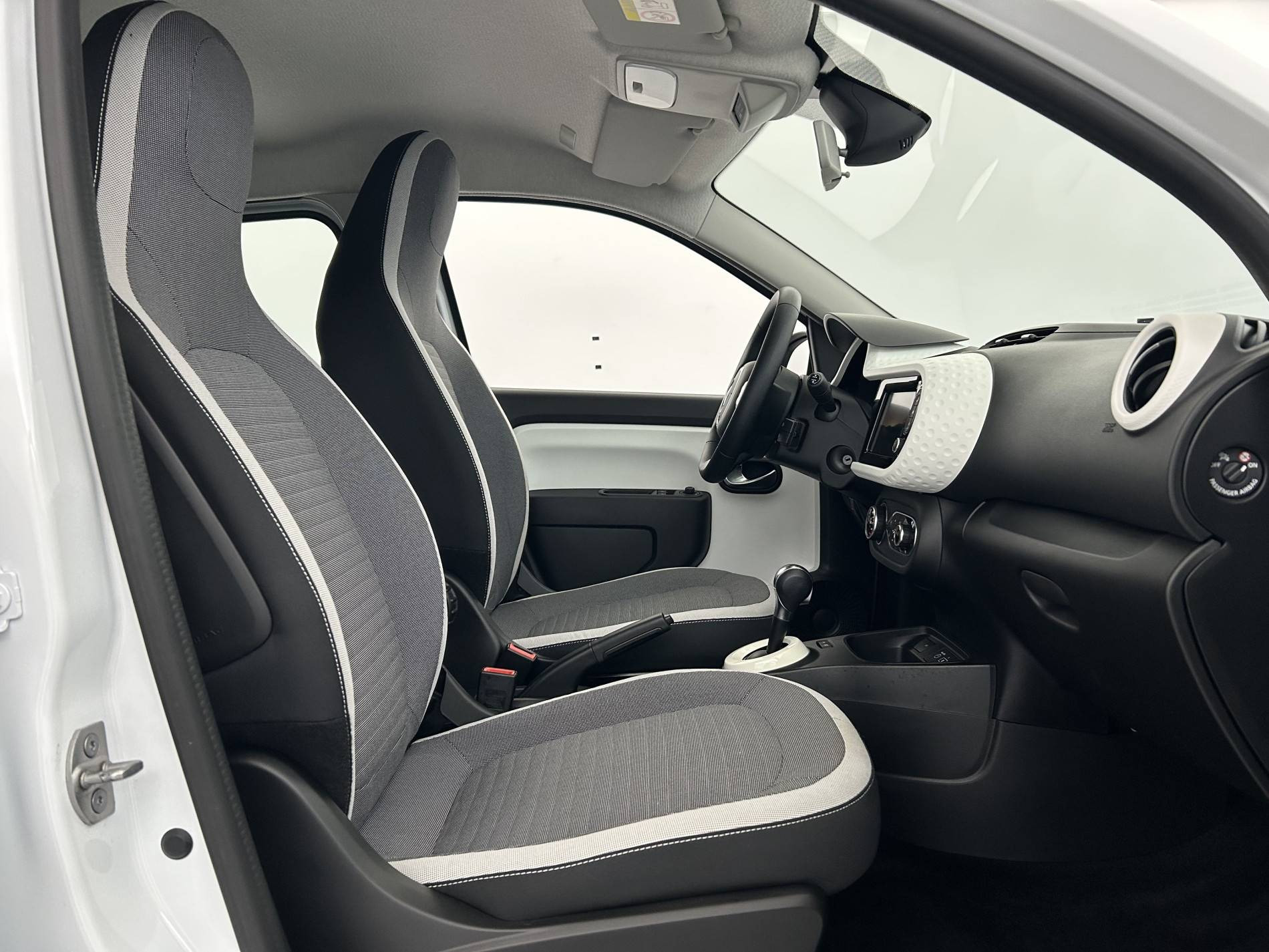 Vente en ligne Renault Twingo Electrique Twingo III E-Tech au prix de 12 490 €