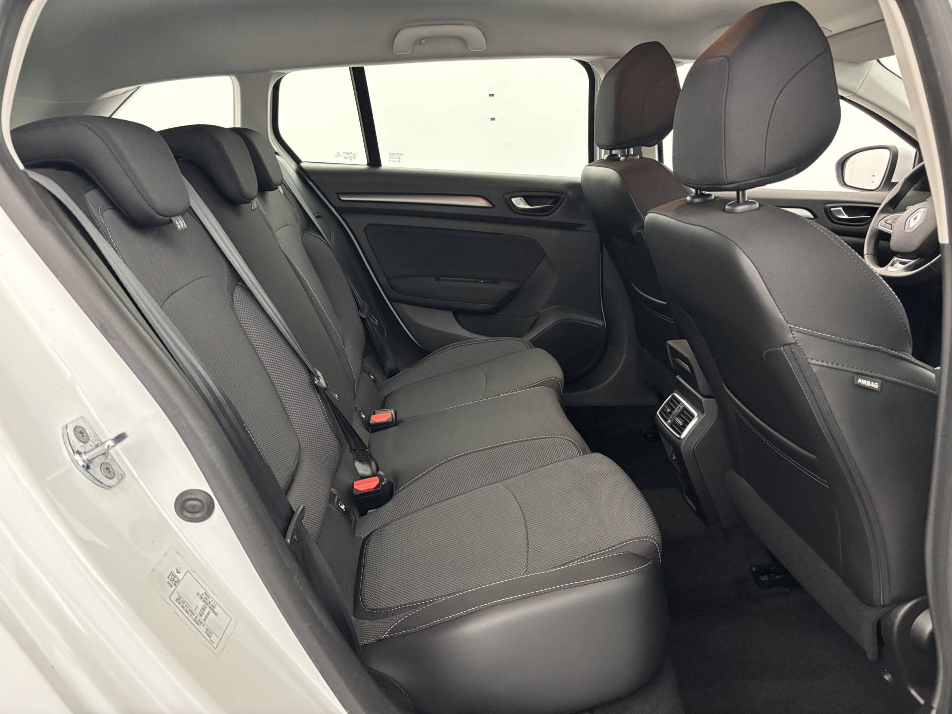 Vente en ligne Renault Megane 4 Estate  E-Tech plug-in Hybrid 160 au prix de 18 490 €