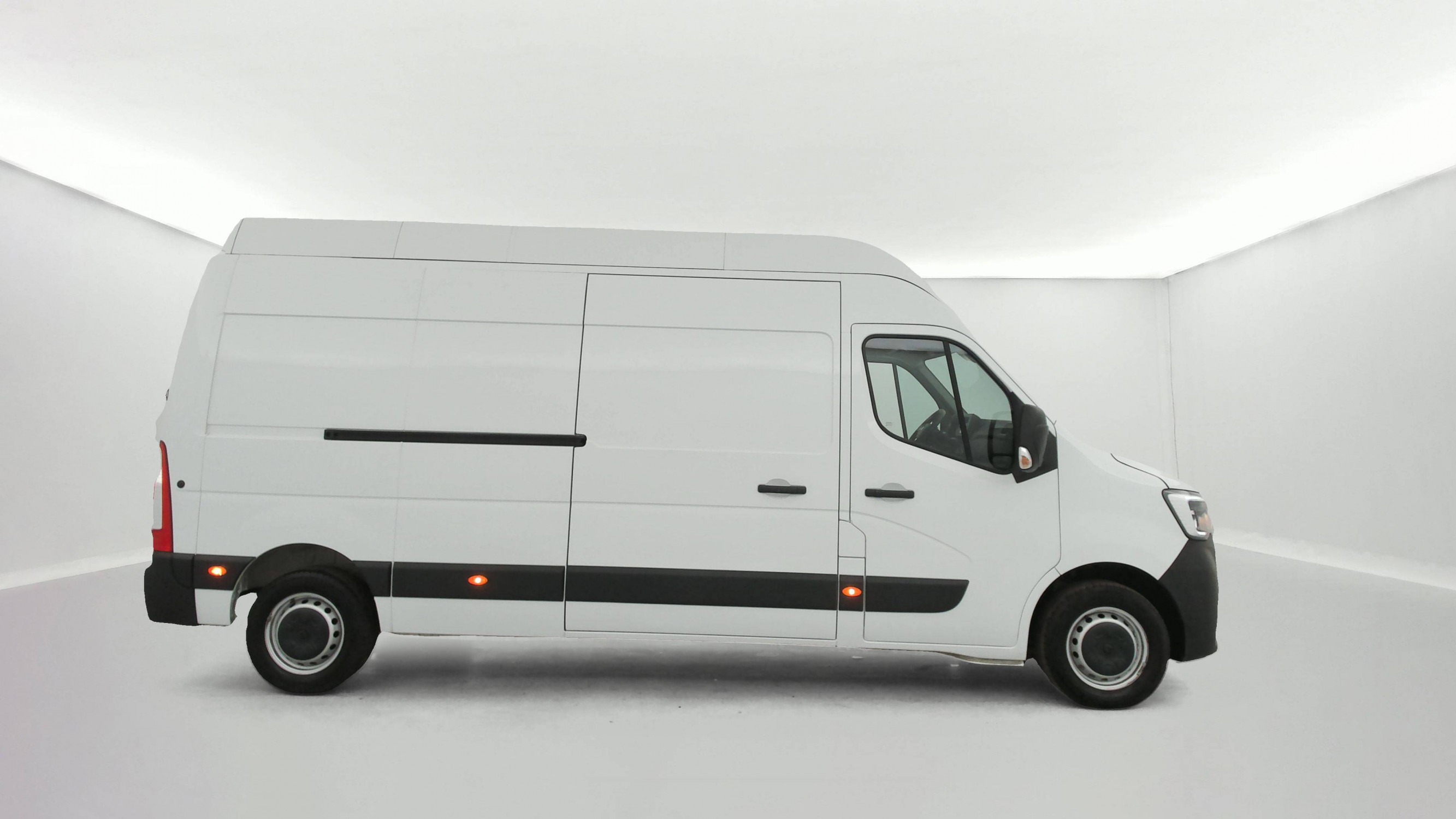 Vente en ligne Renault Master Fourgon MASTER FGN TRAC F3500 L3H3 BLUE DCI 135 au prix de 27 000 €