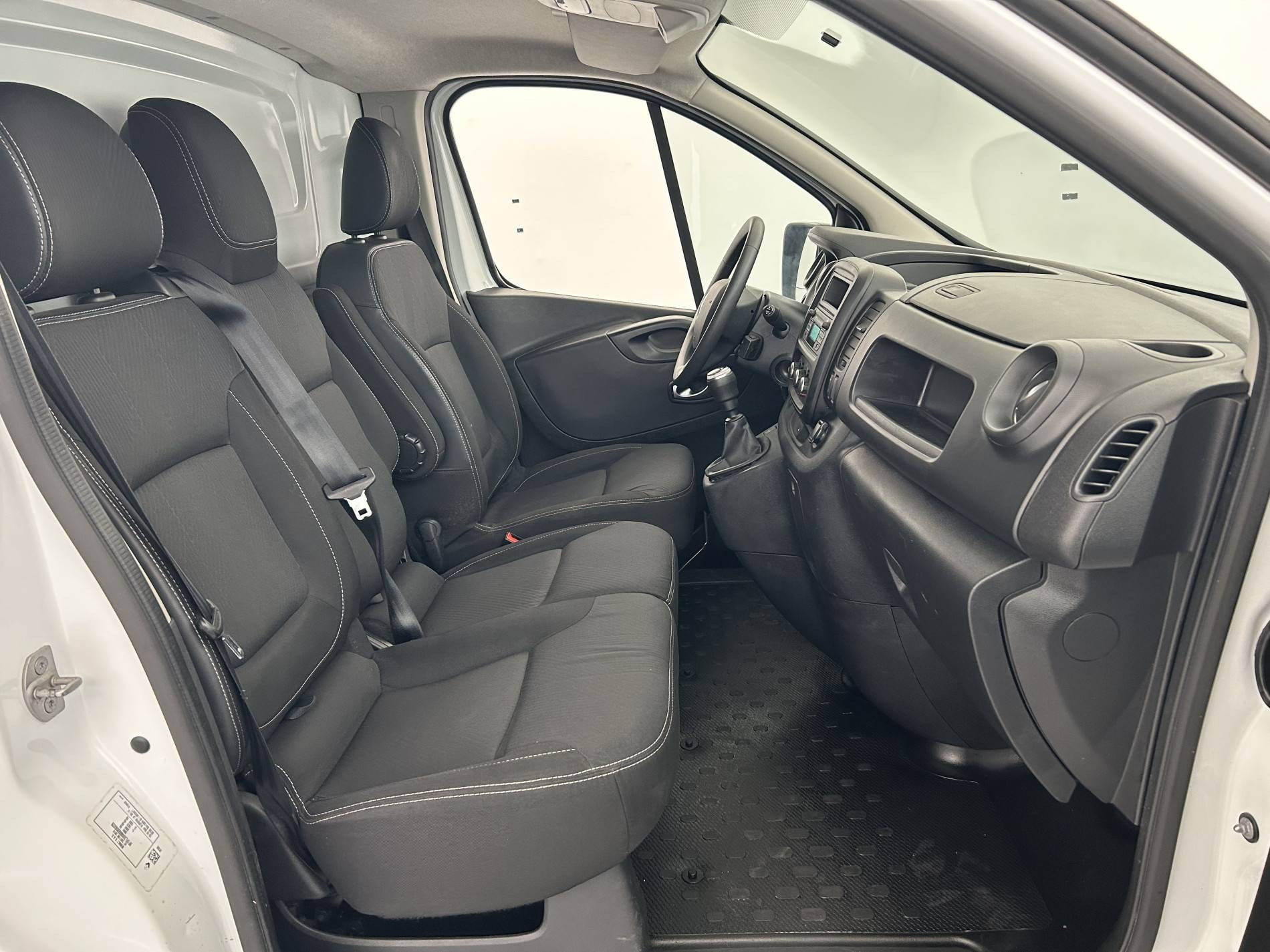 Vente en ligne Renault Trafic 3 Fourgon TRAFIC FGN L2H1 1300 KG DCI 120 au prix de 18 490 €