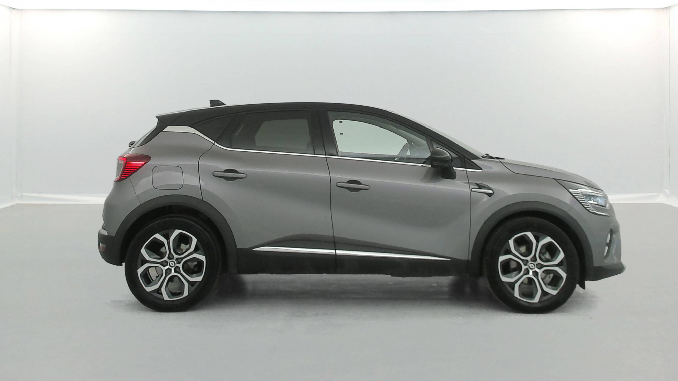 Vente en ligne Renault Captur  E-Tech hybride rechargeable 160 au prix de 18 990 €