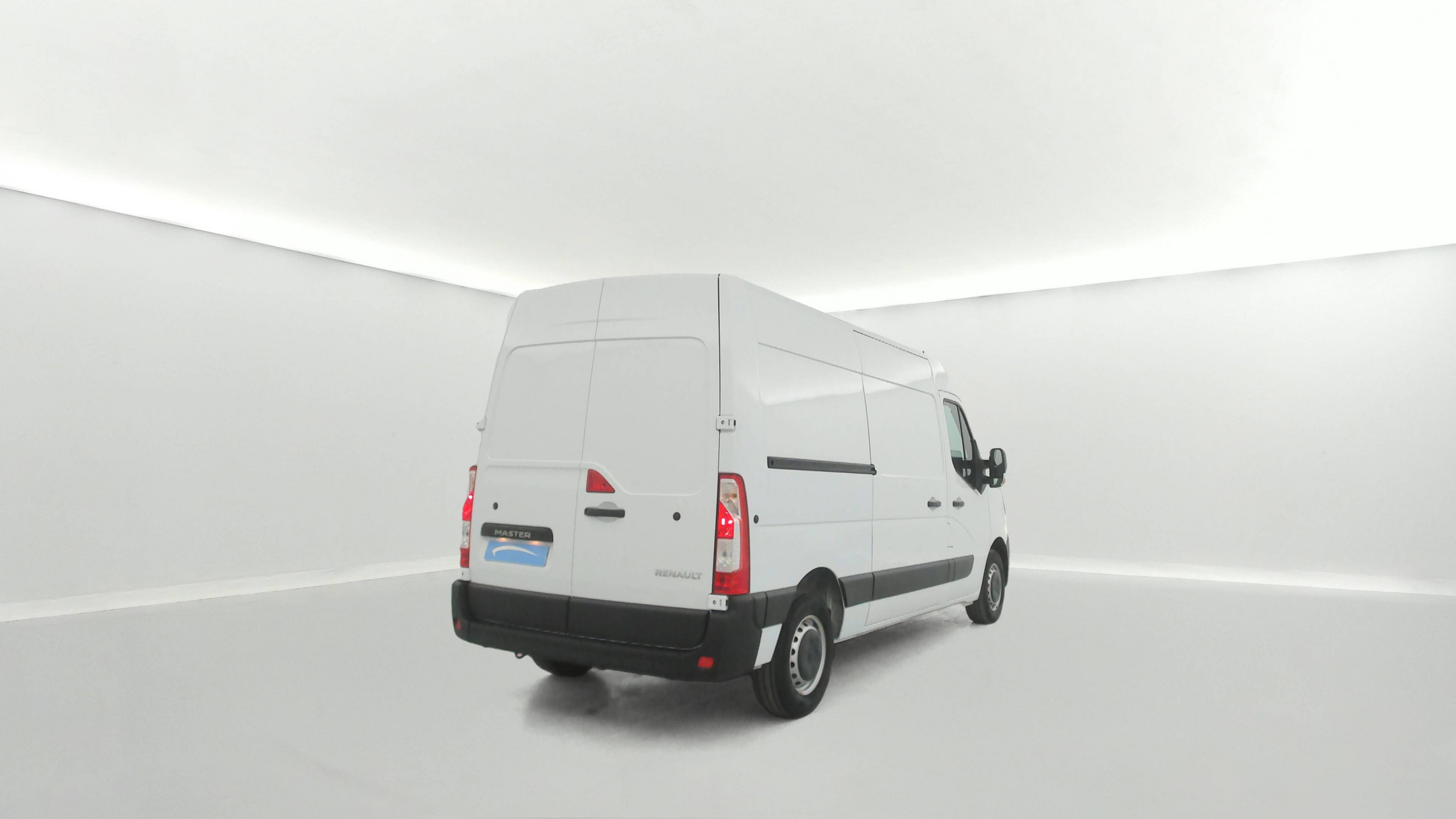 Vente en ligne Renault Master Fourgon MASTER FGN TRAC F3500 L2H2 BLUE DCI 135 au prix de 26 990 €