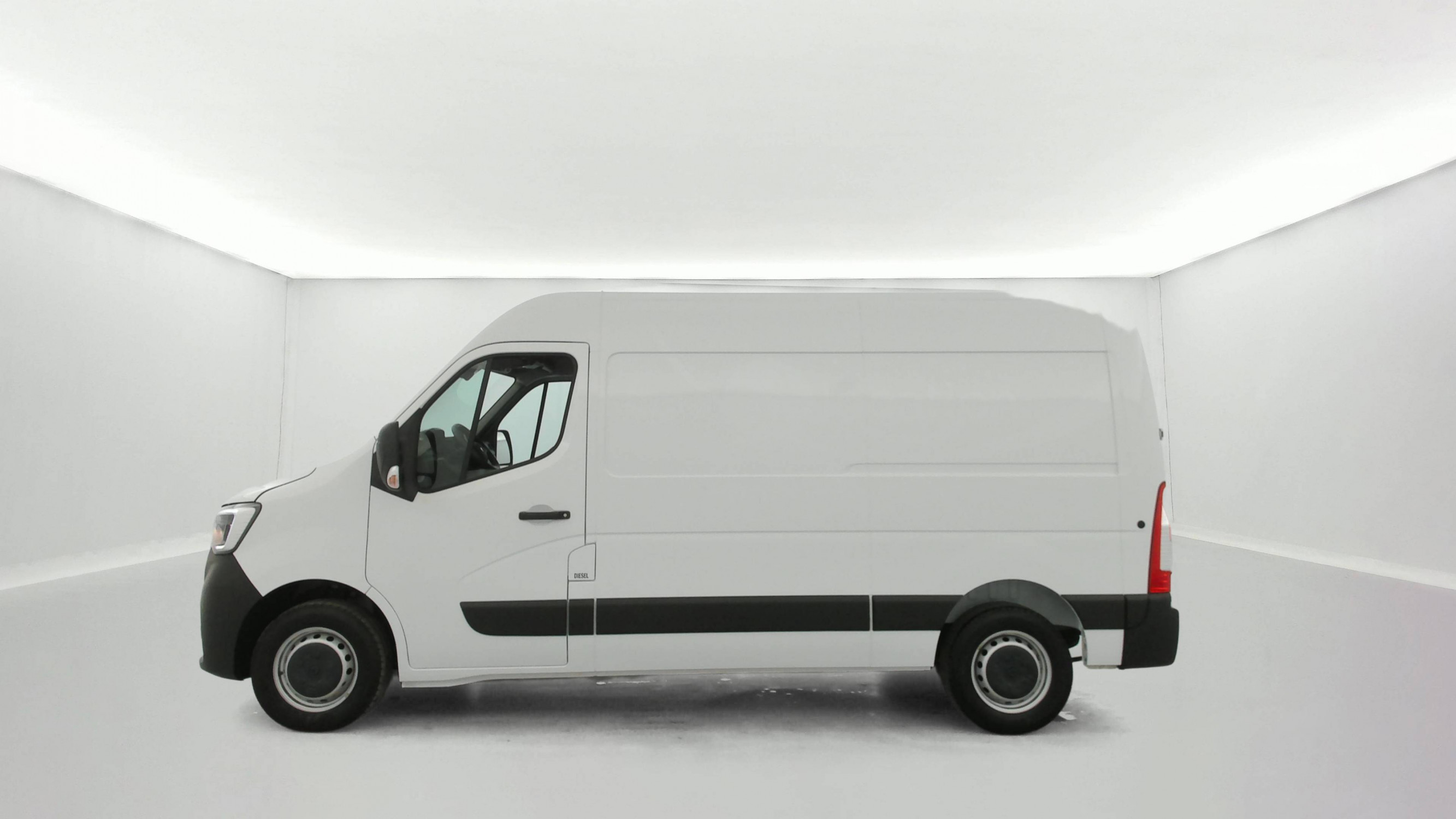 Vente en ligne Renault Master Fourgon MASTER FGN TRAC F3500 L2H2 BLUE DCI 135 au prix de 25 990 €