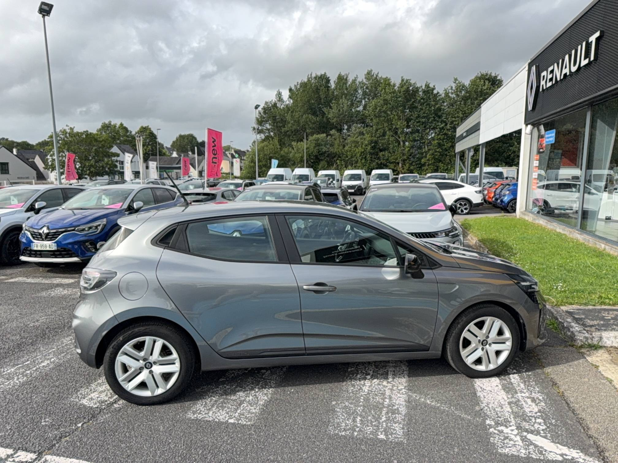 Vente en ligne Renault Clio 5 Clio TCe 90 au prix de 15 990 €