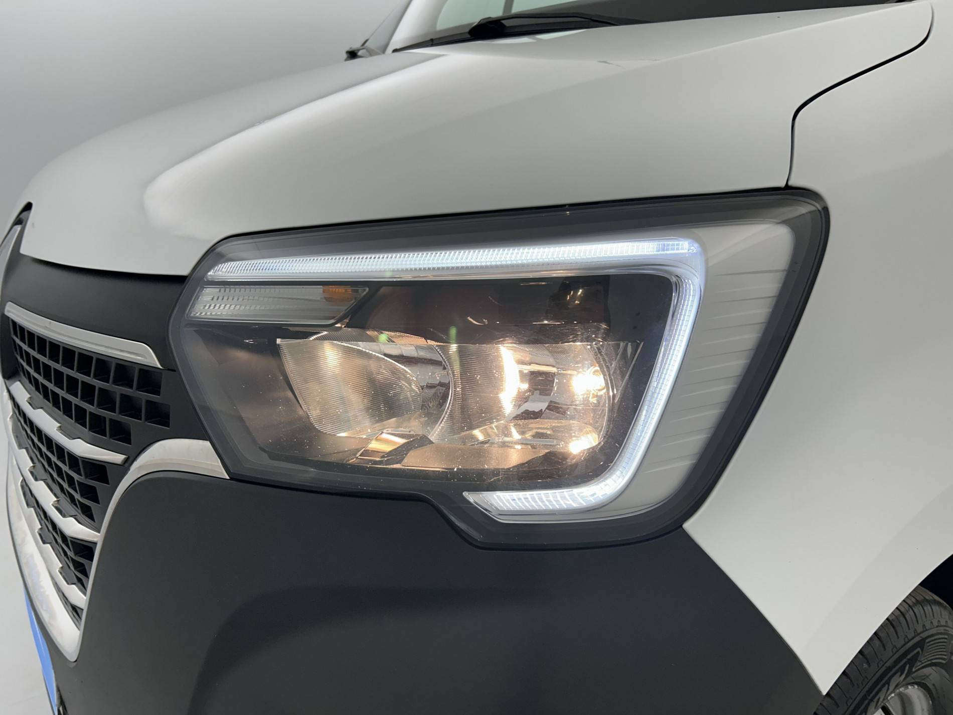 Vente en ligne Renault Master Fourgon MASTER FGN TRAC F3500 L2H2 DCI 135 au prix de 19 990 €