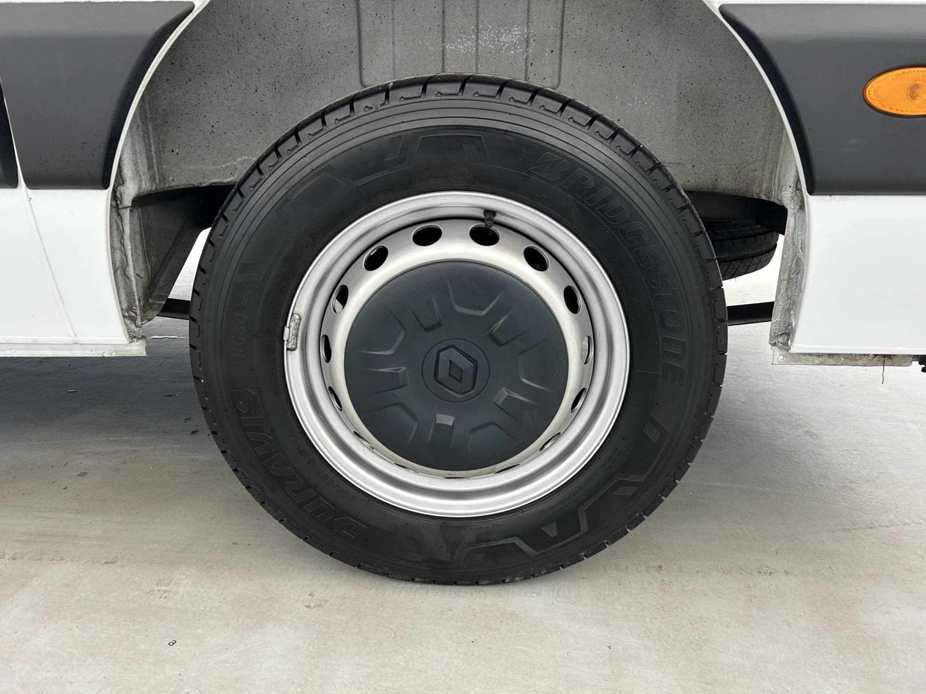 Vente en ligne Renault Master Fourgon MASTER FGN TRAC F3500 L3H3 BLUE DCI 135 au prix de 29 400 €