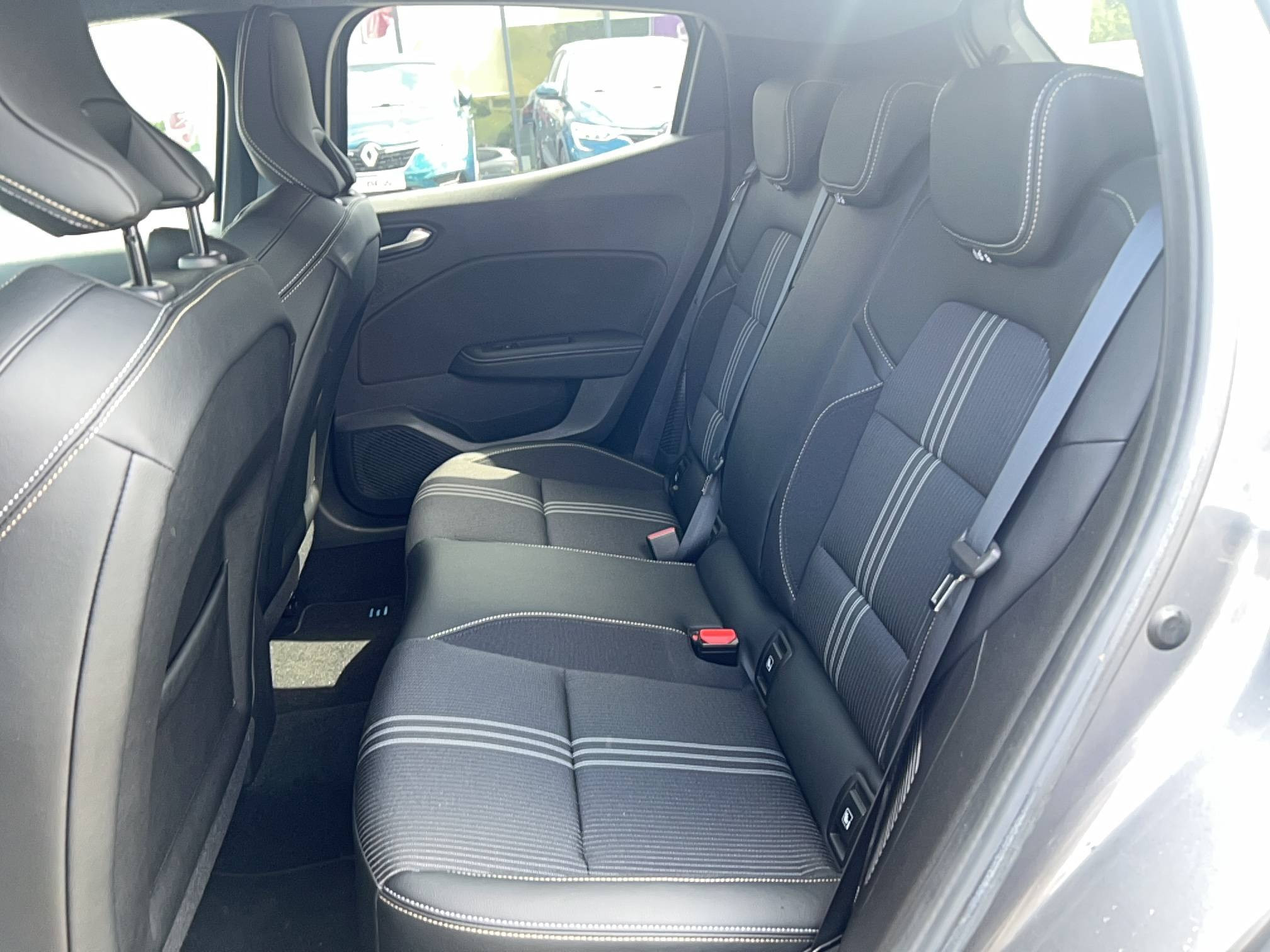 Vente en ligne Renault Clio 5 Clio E-Tech hybride 145 au prix de 16 990 €