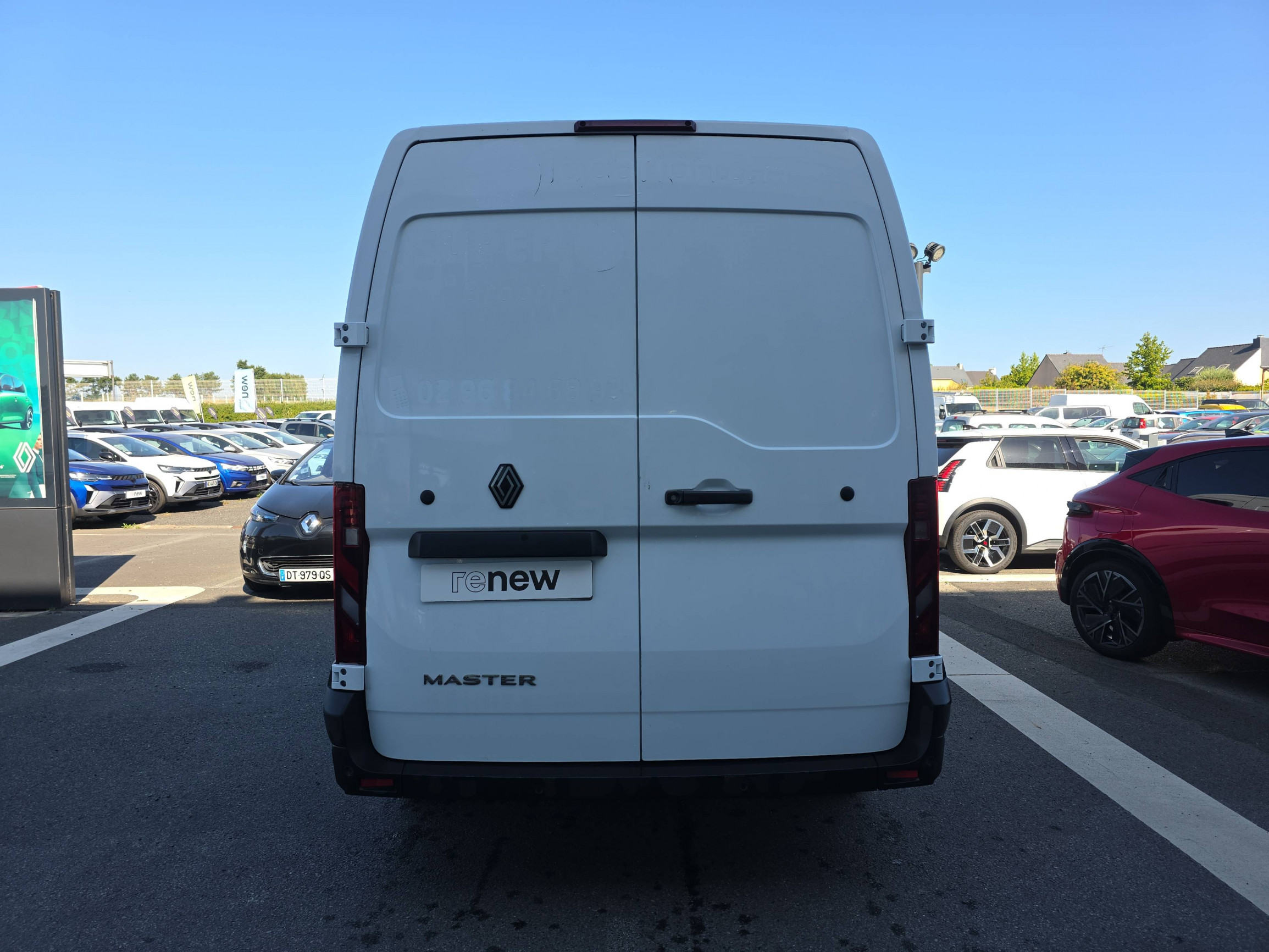 Vente en ligne Renault Master Fourgon MASTER FG BLUE DCI 130 L2H2 3T5 TR au prix de 29 990 €