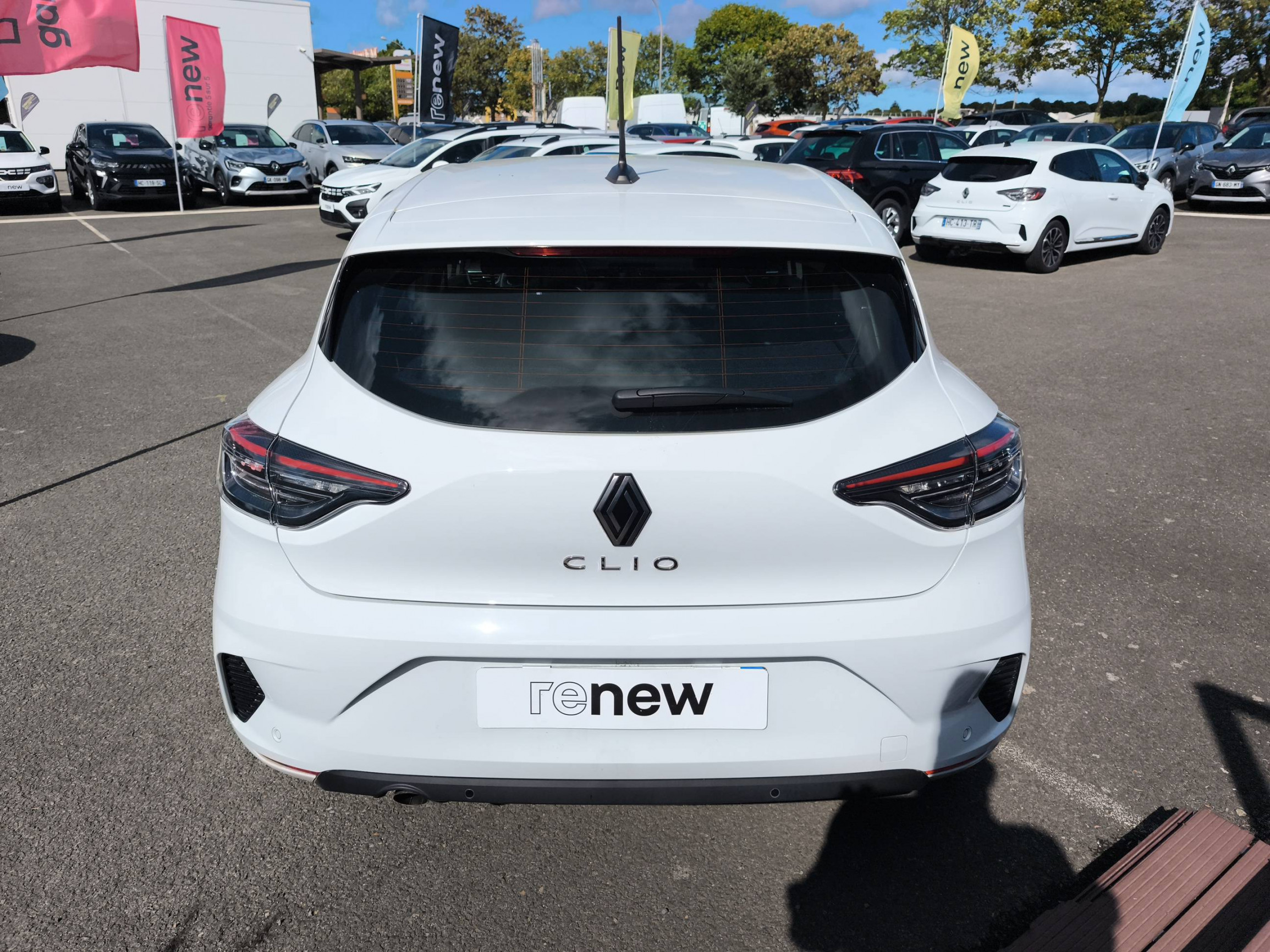 Vente en ligne Renault Clio 5 Clio Eco-G 100 ch GSR2 au prix de 16 490 €