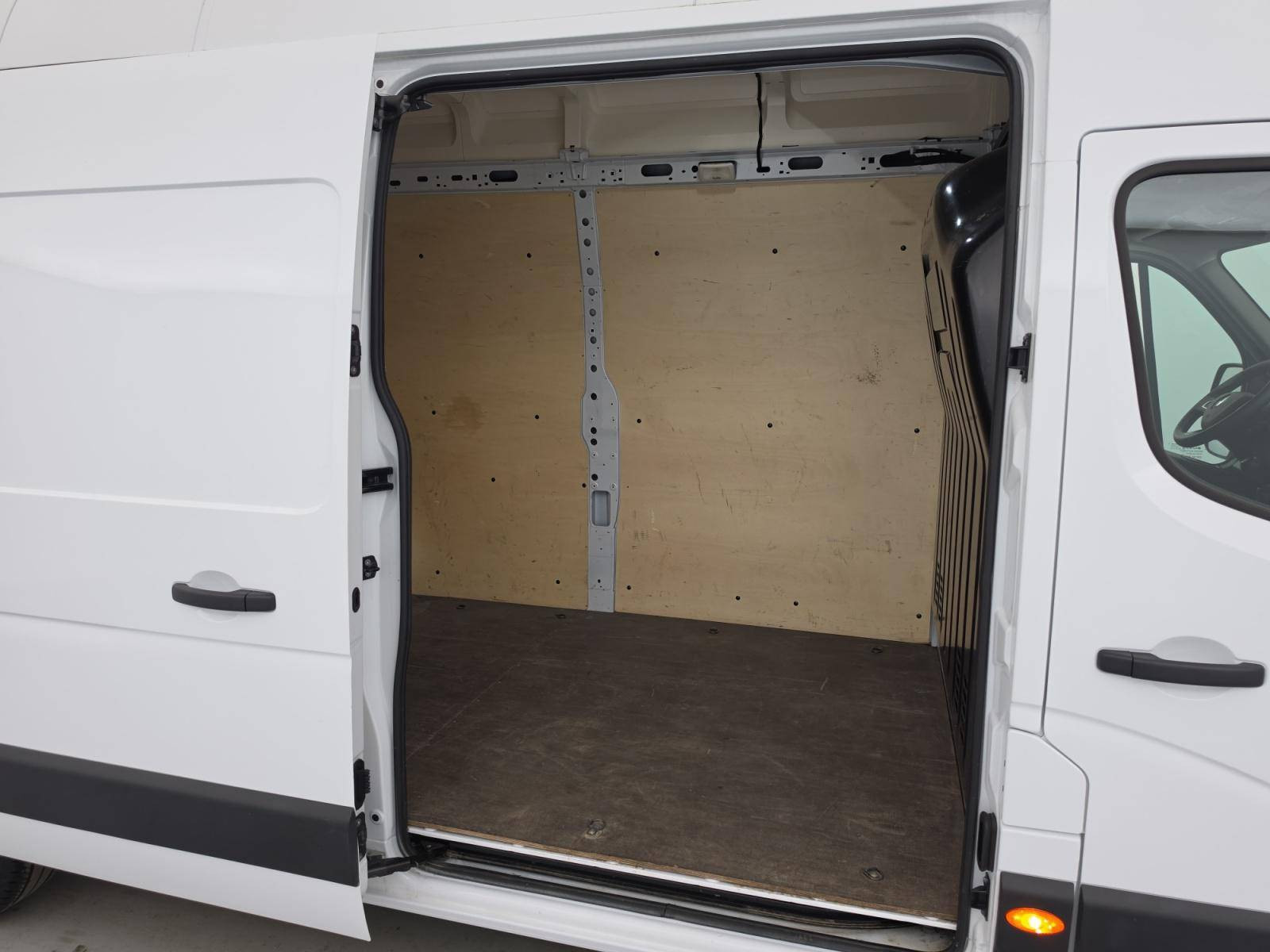 Vente en ligne Renault Master Fourgon MASTER FGN TRAC F3500 L3H3 BLUE DCI 135 au prix de 26 490 €