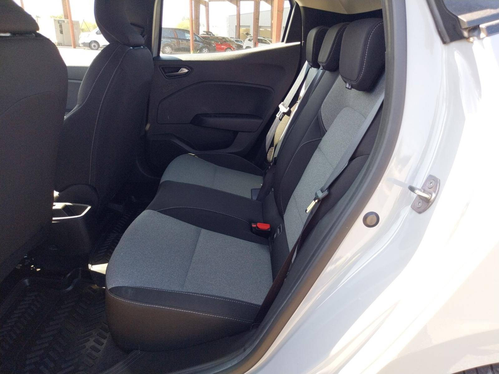 Vente en ligne Renault Clio 5 Clio E-Tech full hybrid 145 au prix de 18 991 €