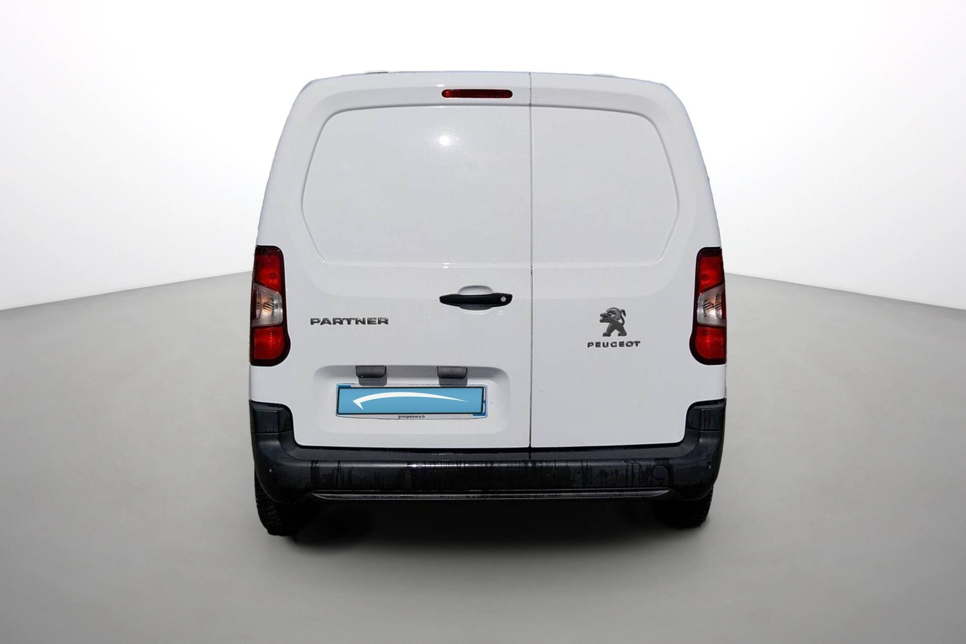 Vente en ligne Peugeot Partner Fourgon  STANDARD 650 KG BLUEHDI 100 S&S BVM5 au prix de 11 990 €
