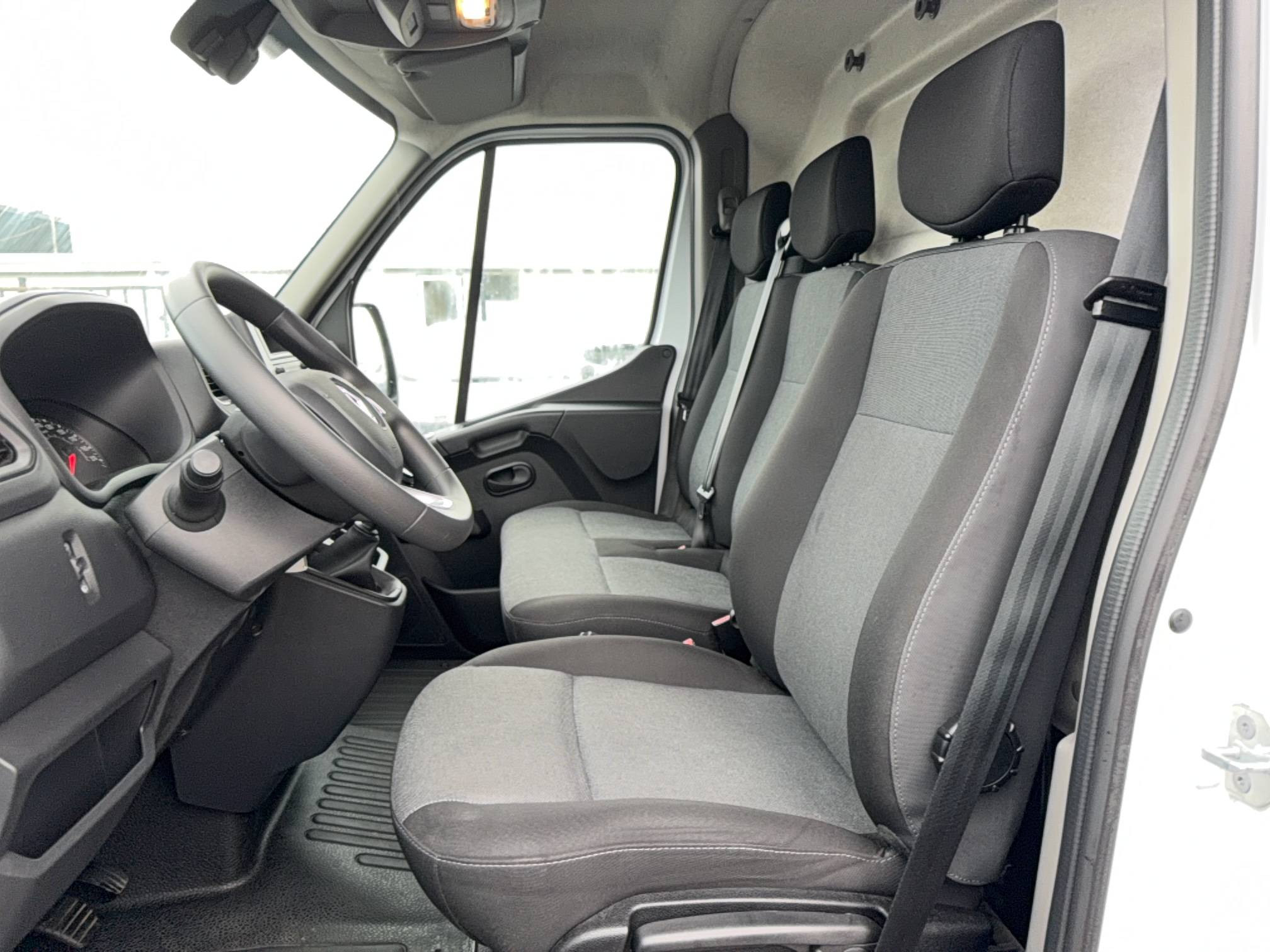 Vente en ligne Renault Master Fourgon MASTER FGN TRAC F3500 L3H3 BLUE DCI 135 au prix de 29 840 €