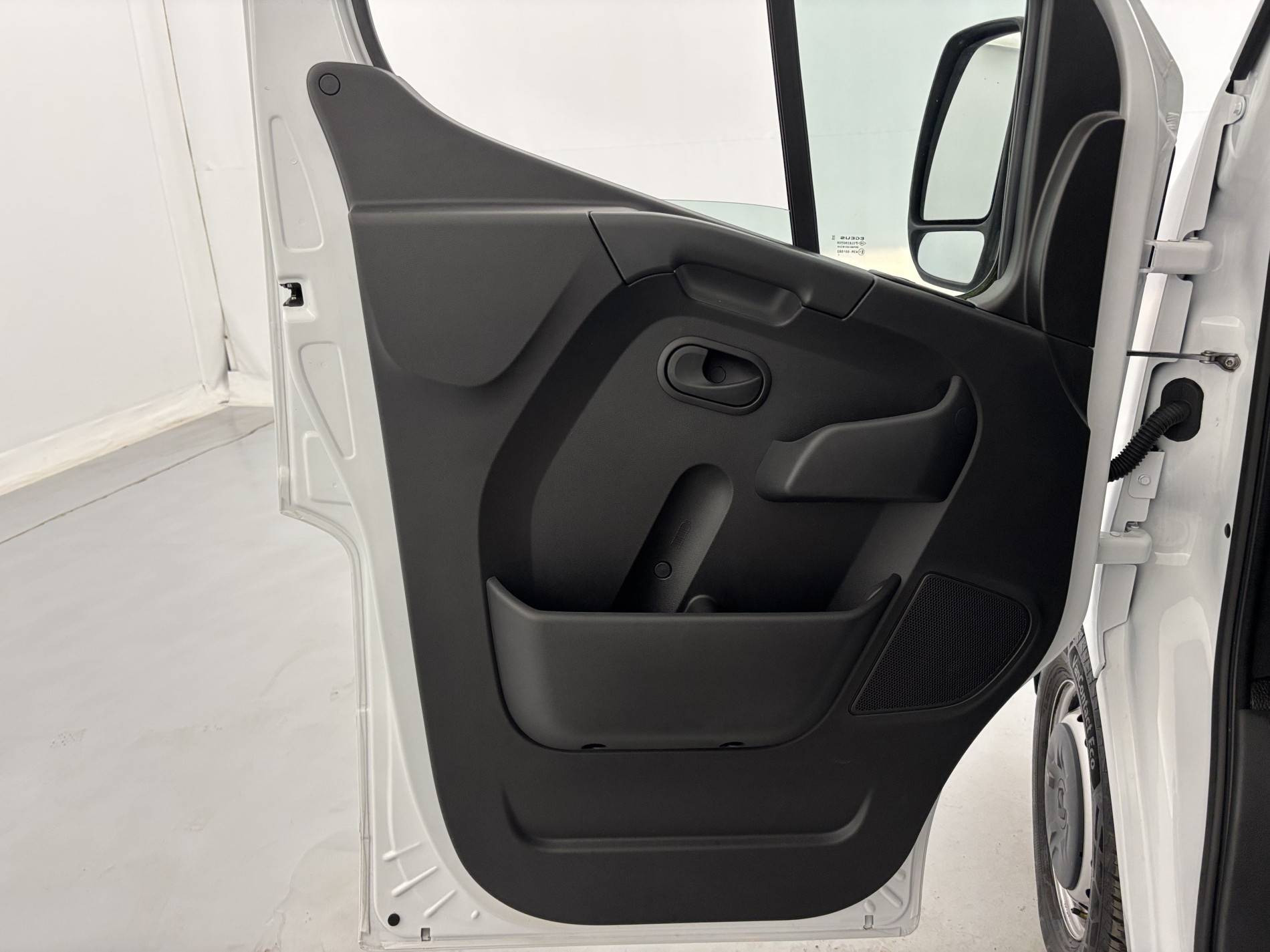 Vente en ligne Renault Master Fourgon MASTER FGN TRAC F3500 L3H3 BLUE DCI 135 au prix de 28 990 €