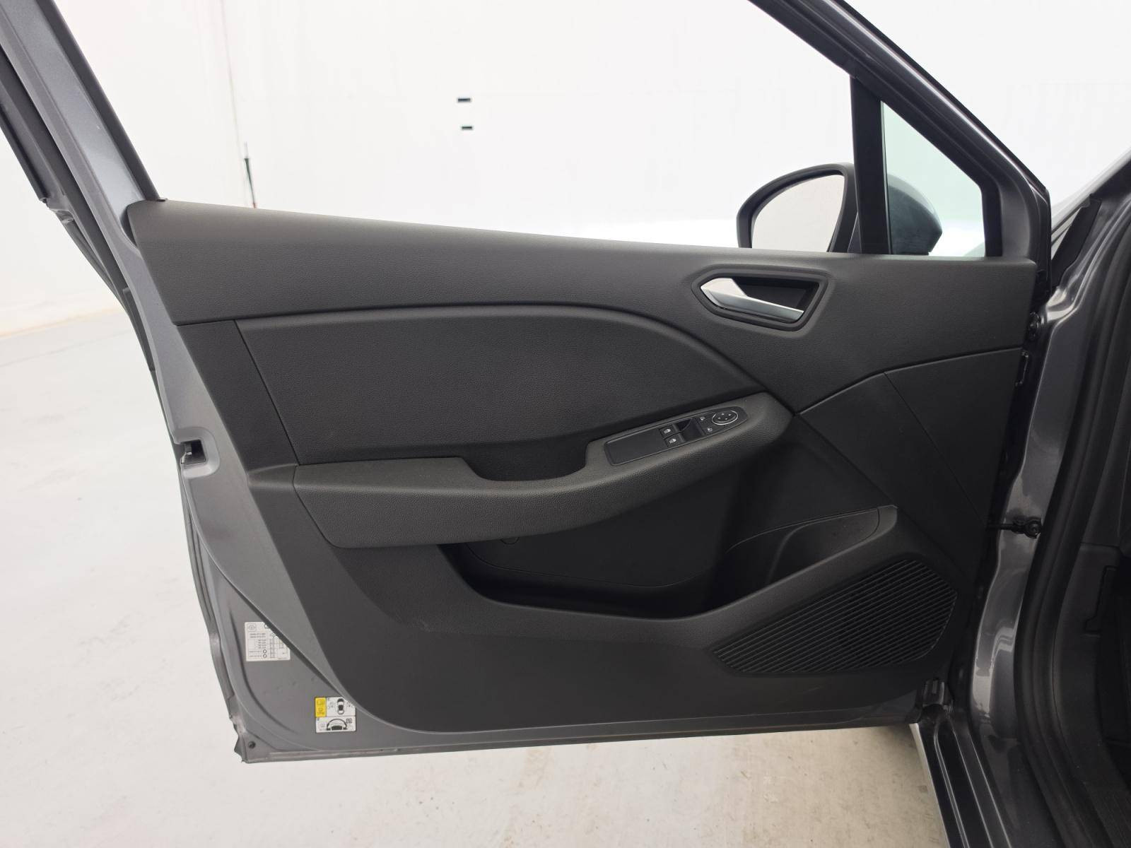 Vente en ligne Renault Clio 5 Clio Blue dCi 100 ch GSR2 au prix de 15 990 €