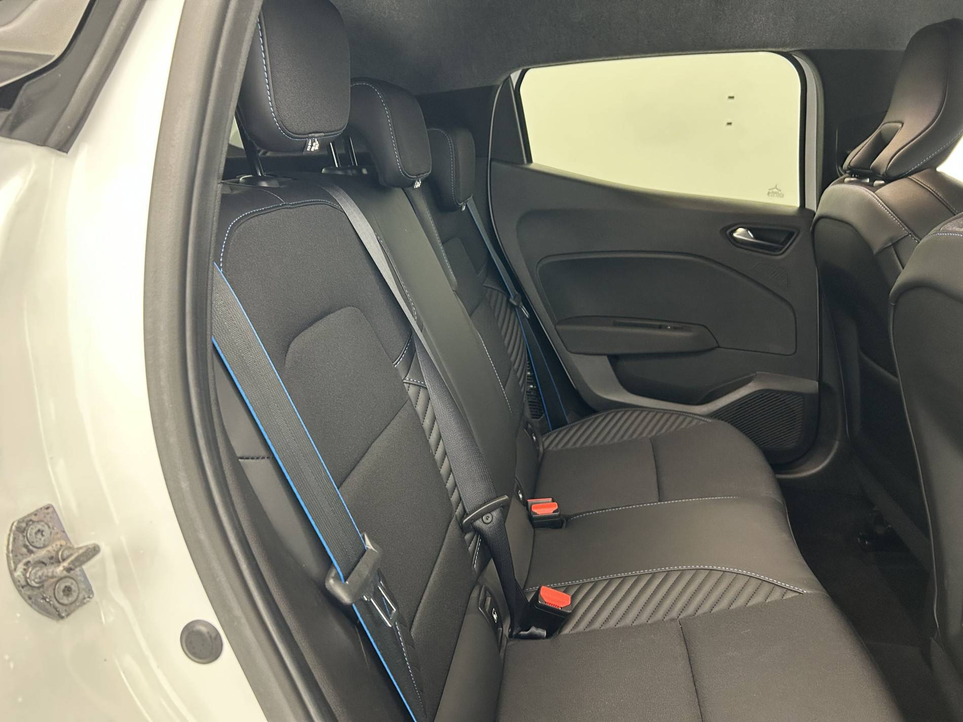 Vente en ligne Renault Clio 5 Clio E-Tech full hybrid 145 au prix de 20 500 €