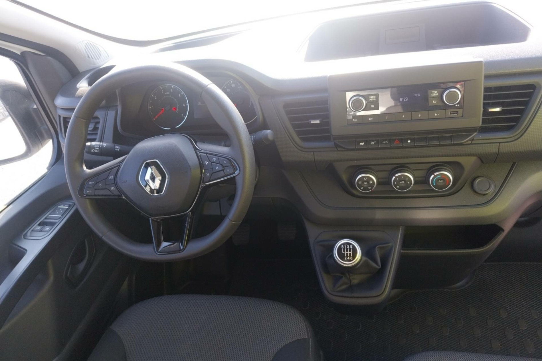 Vente en ligne Renault Trafic 3 Fourgon TRAFIC FG BLUE DCI 130 L1H1 3T GSR2 au prix de 23 990 €
