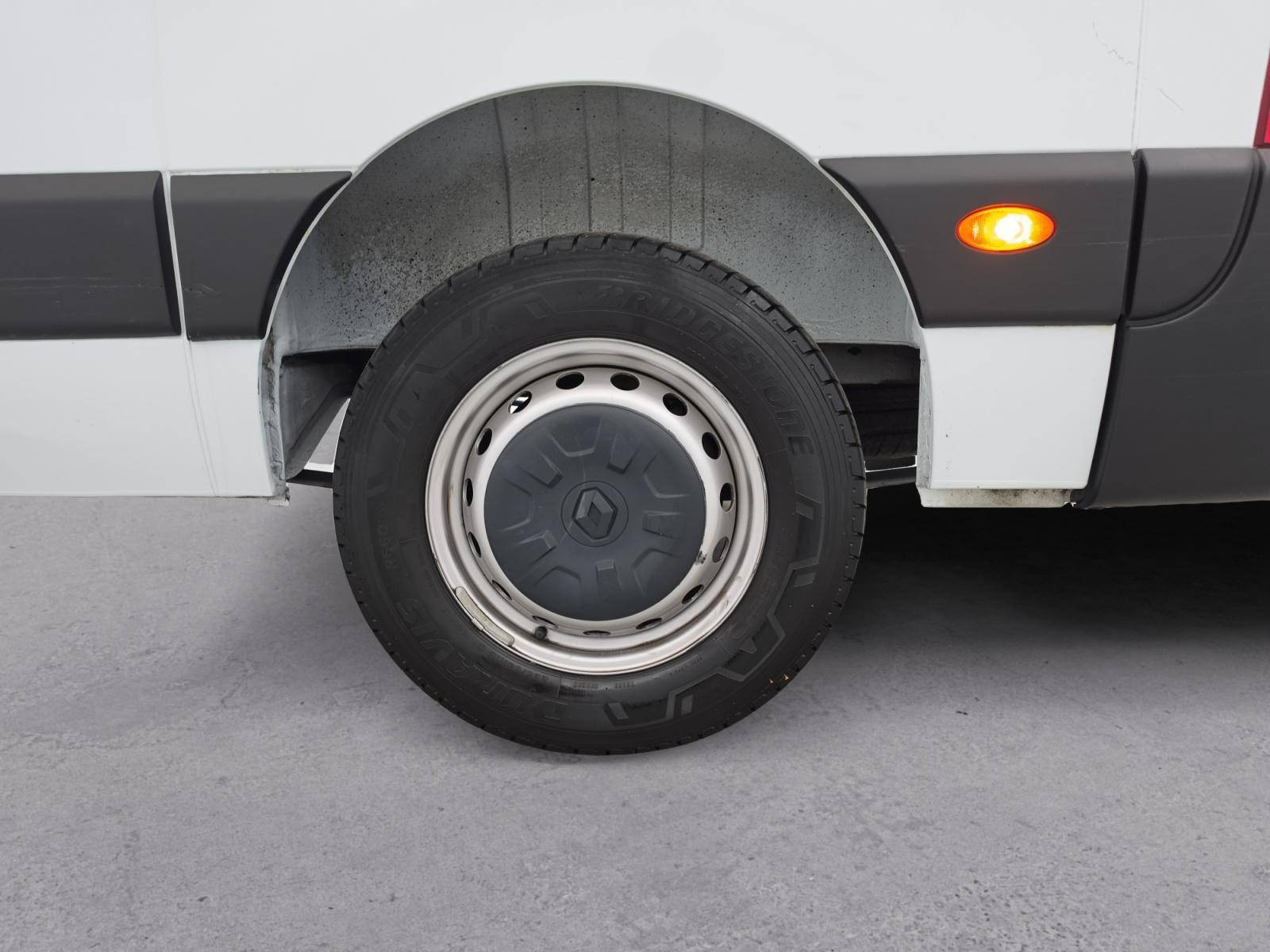 Vente en ligne Renault Master Fourgon MASTER FGN TRAC F3500 L3H3 BLUE DCI 135 au prix de 25 900 €