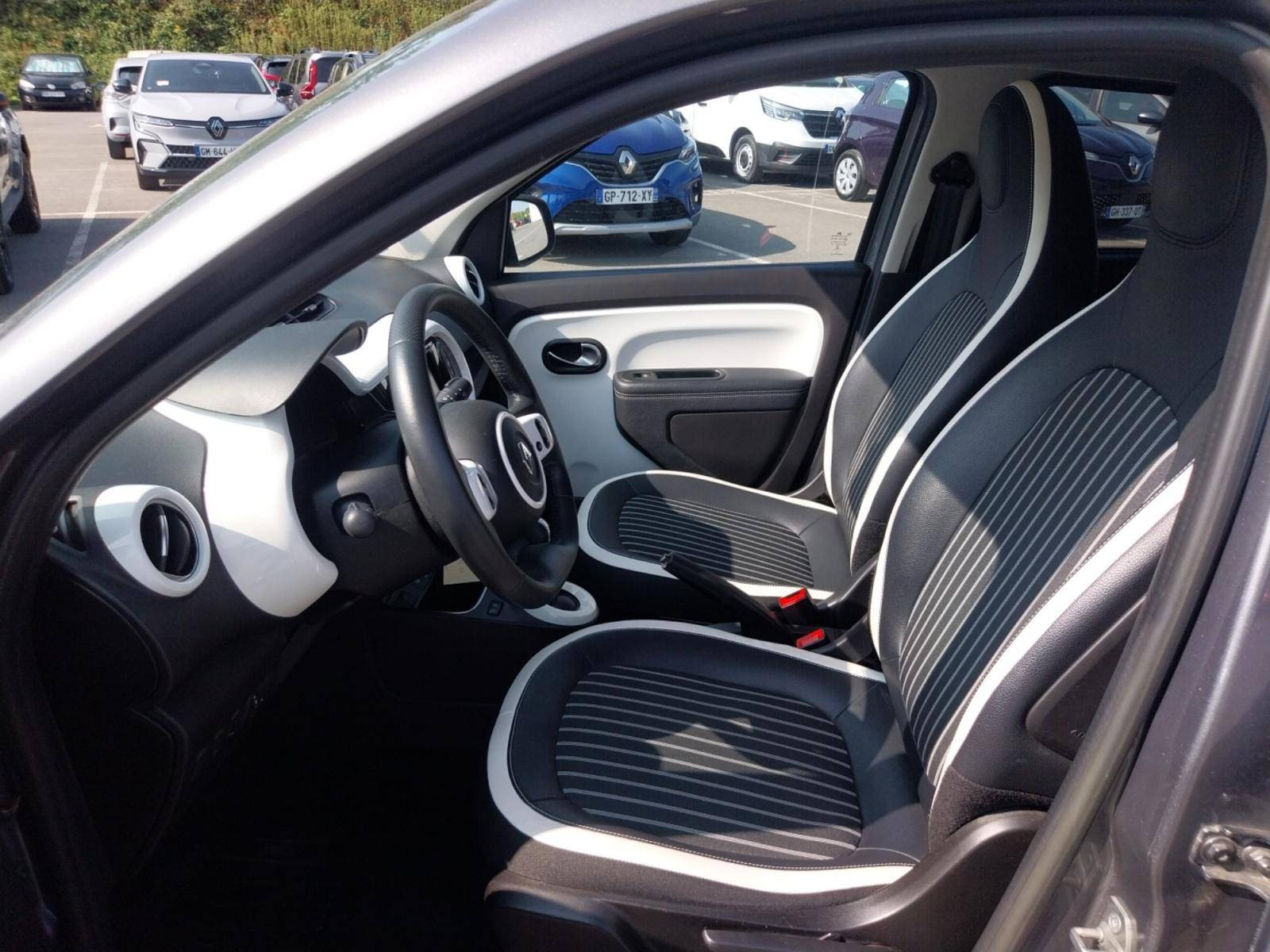 Vente en ligne Renault Twingo Electrique Twingo III E-Tech au prix de 12 900 €