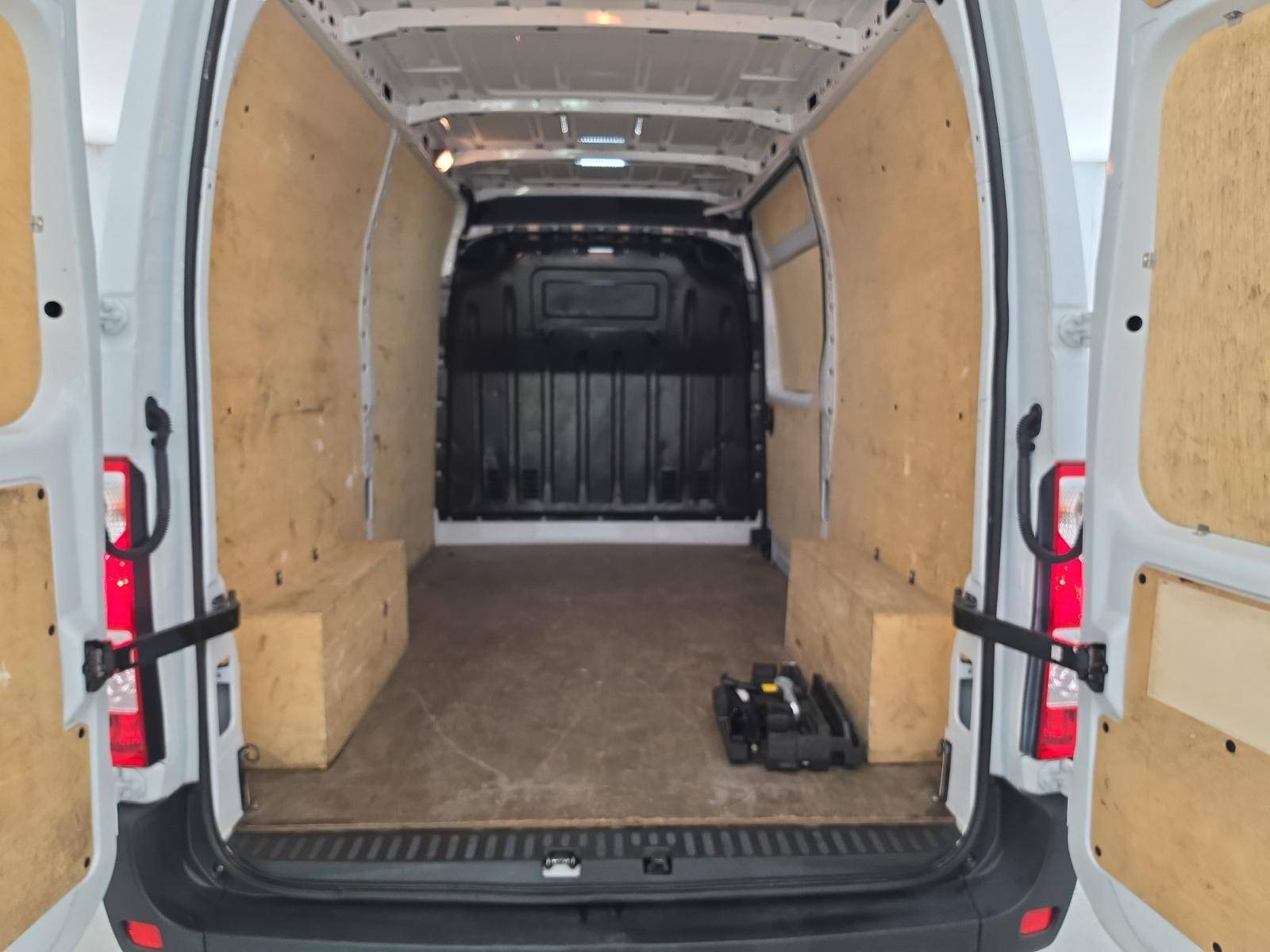 Vente en ligne Renault Master Fourgon MASTER FGN TRAC F3500 L2H2 BLUE DCI 135 au prix de 23 900 €