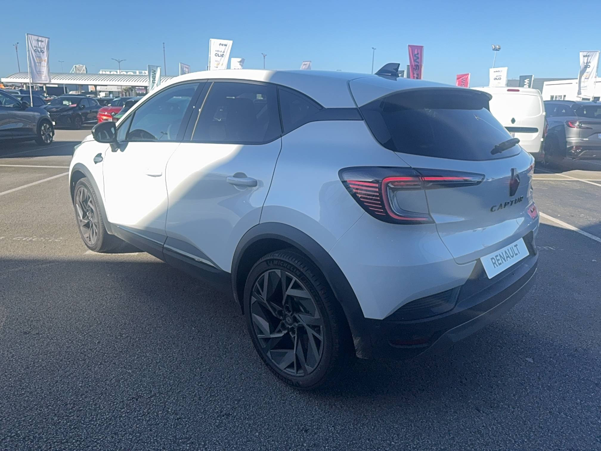 Vente en ligne Renault Captur  E-Tech full hybrid 160 ch au prix de 30 900 €