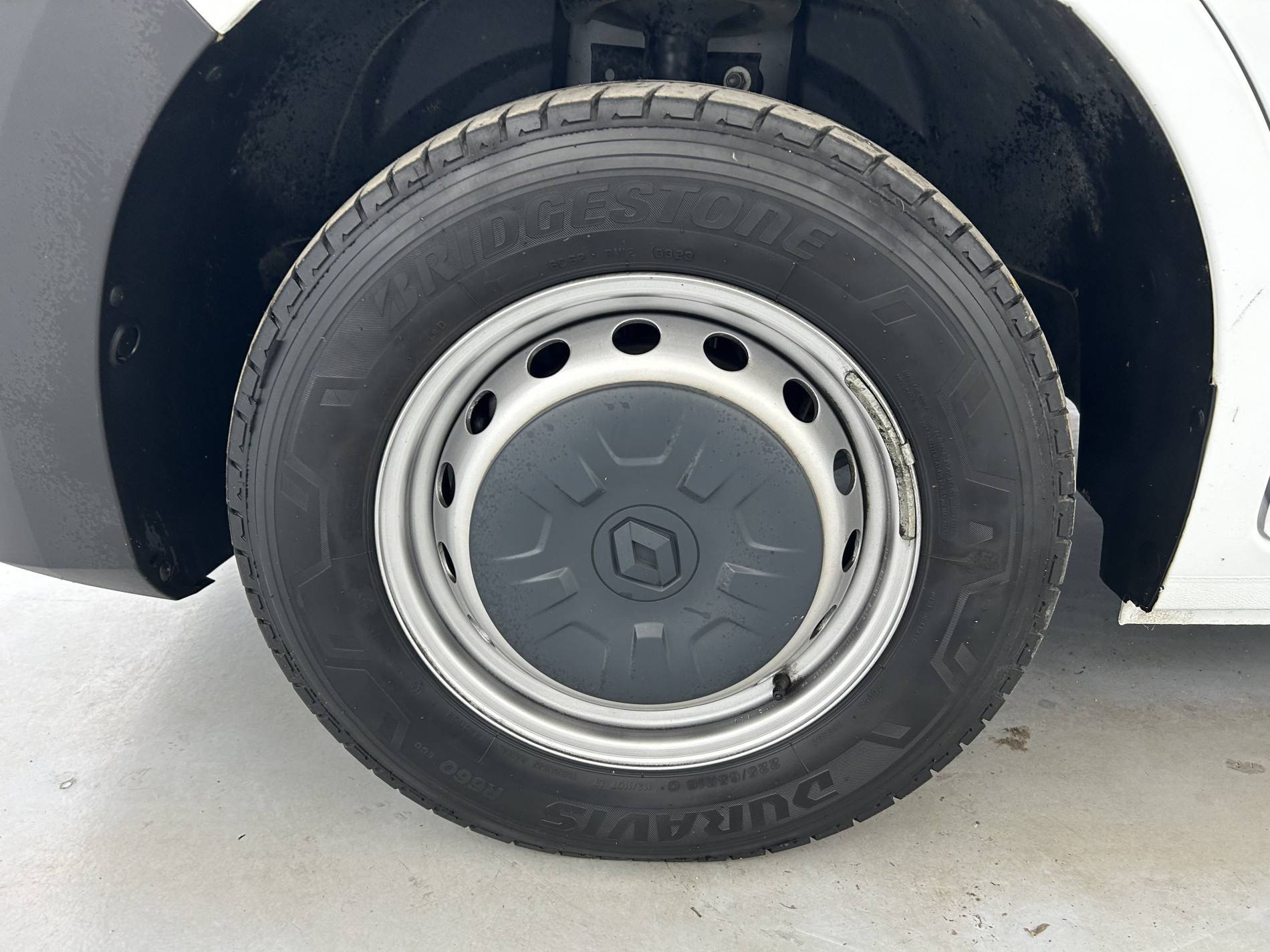 Vente en ligne Renault Master Fourgon MASTER FGN TRAC F3500 L2H2 BLUE DCI 135 au prix de 25 500 €
