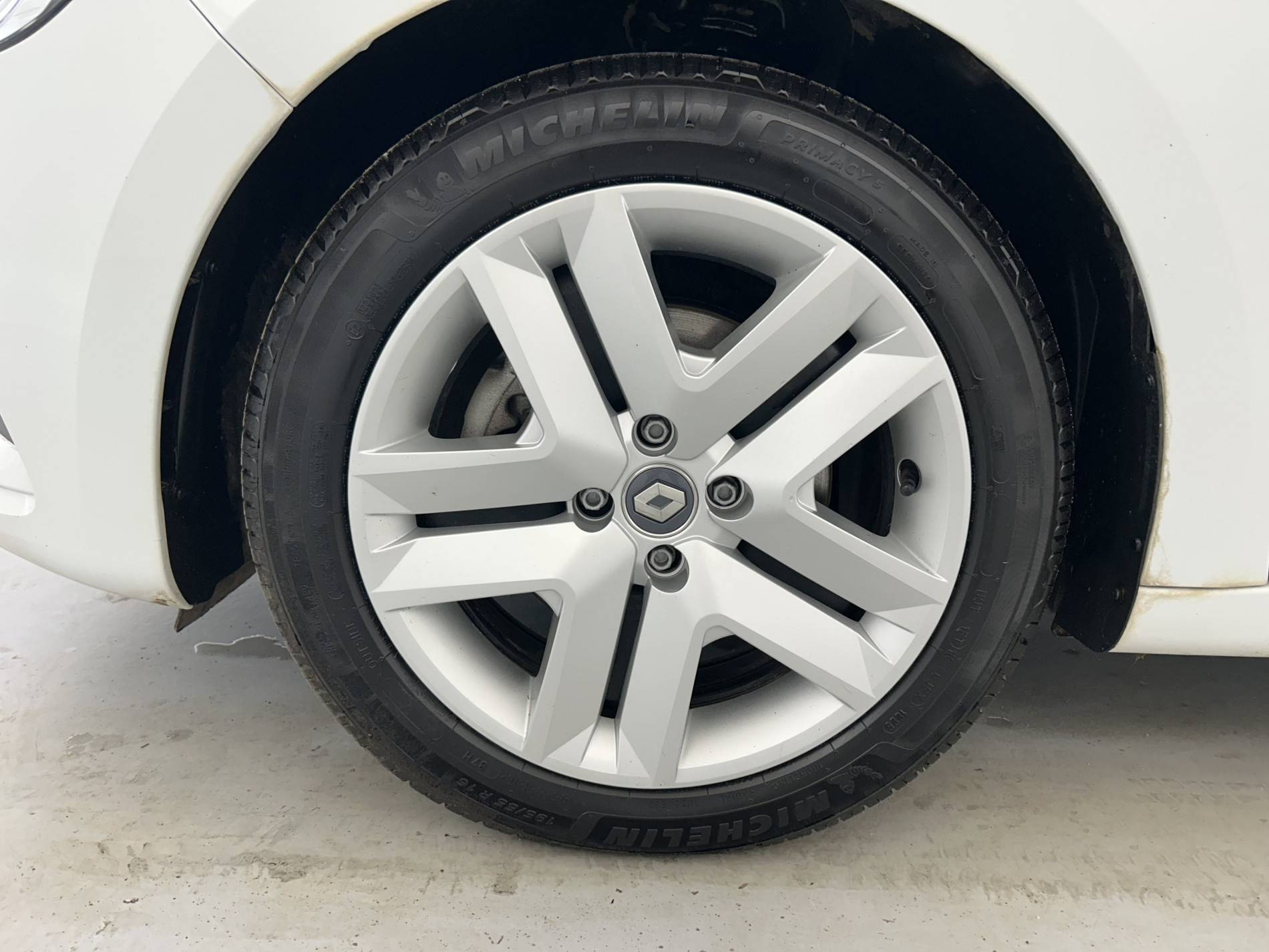 Vente en ligne Renault Clio 5 Clio E-Tech 140 - 21N au prix de 14 990 €