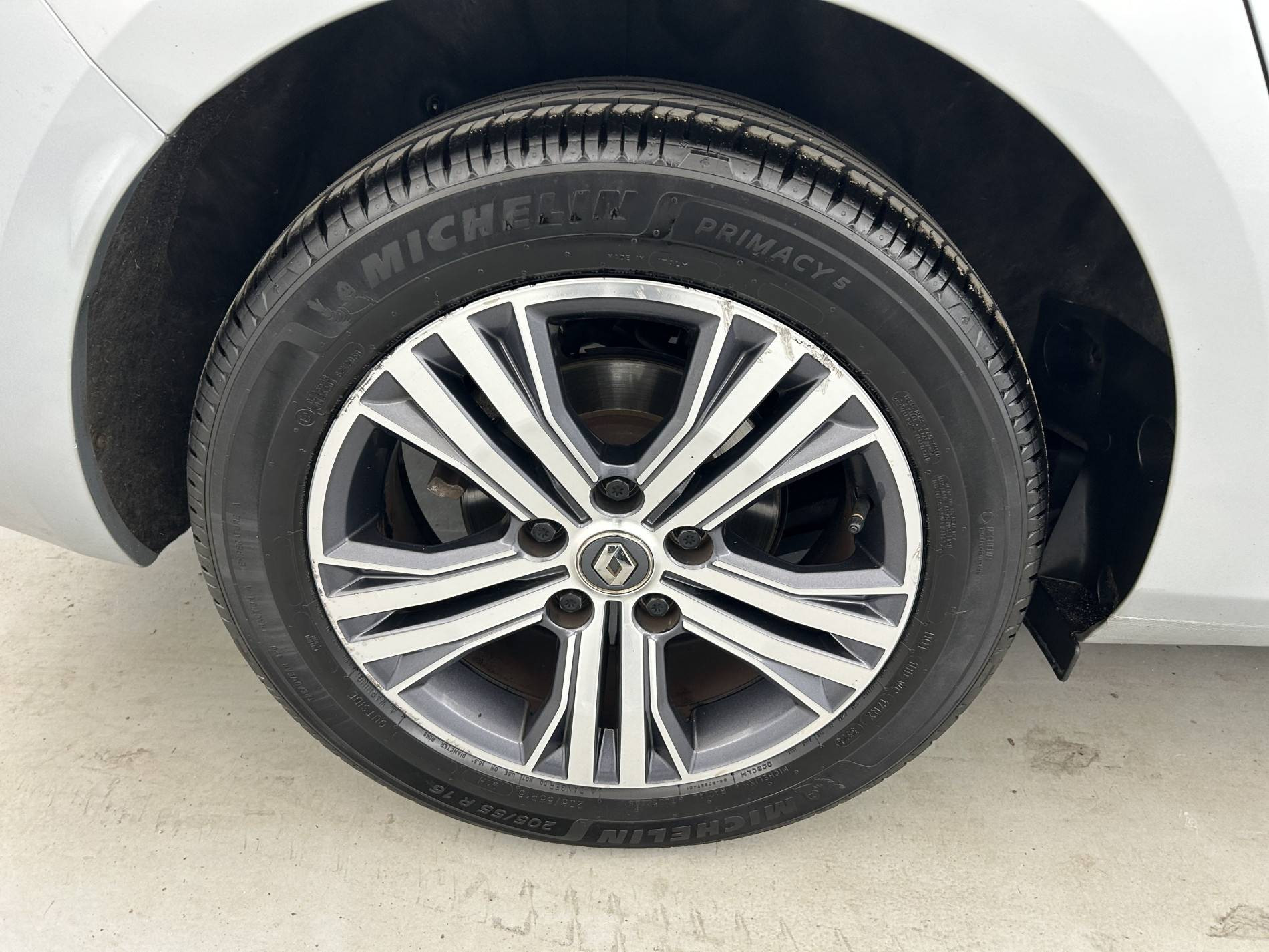 Vente en ligne Renault Megane 4 Estate  Blue dCi 115 EDC au prix de 17 990 €