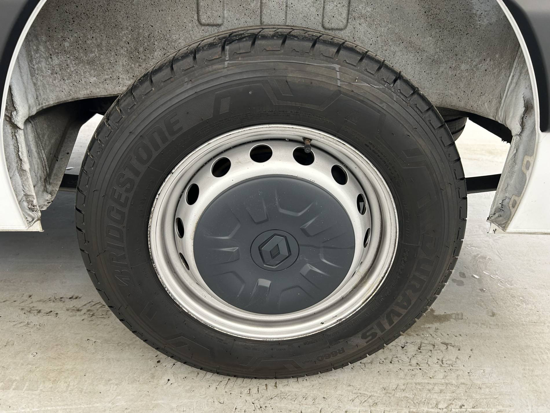 Vente en ligne Renault Master Fourgon MASTER FGN TRAC F3500 L2H2 BLUE DCI 135 au prix de 23 990 €