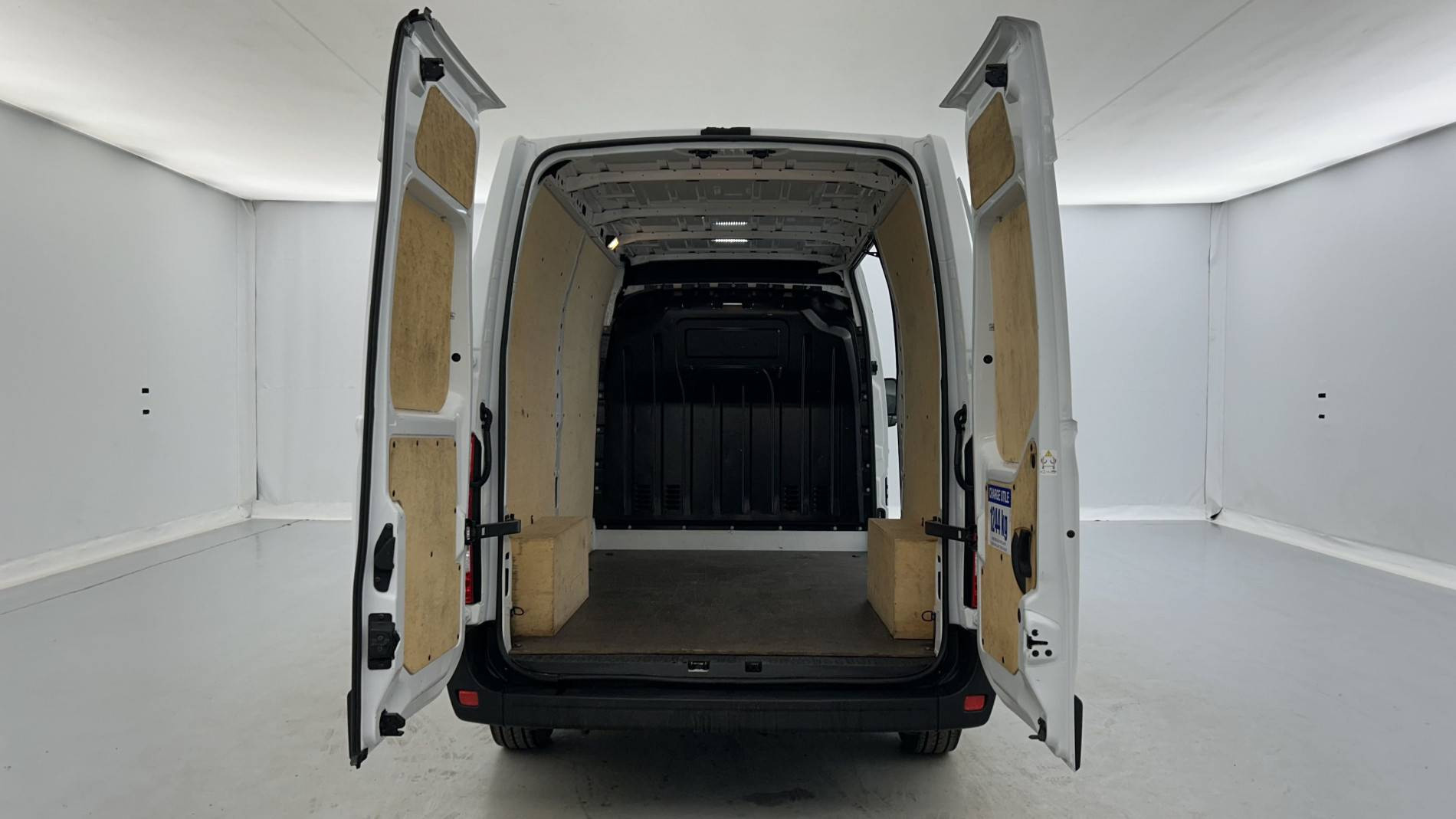 Vente en ligne Renault Master Fourgon MASTER FGN TRAC F3500 L2H2 BLUE DCI 135 au prix de 26 999 €