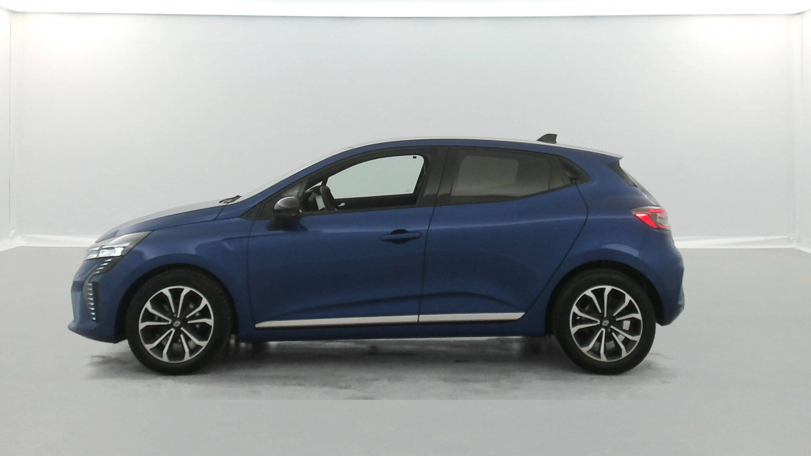 Vente en ligne Renault Clio 5 Clio TCe 90 au prix de 15 990 €