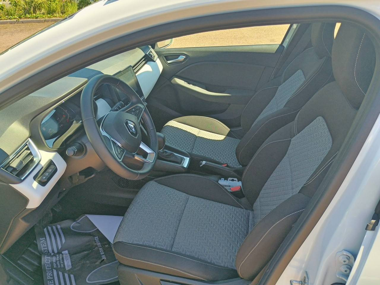 Vente en ligne Renault Clio 5 Clio E-Tech 140 - 21N au prix de 16 490 €