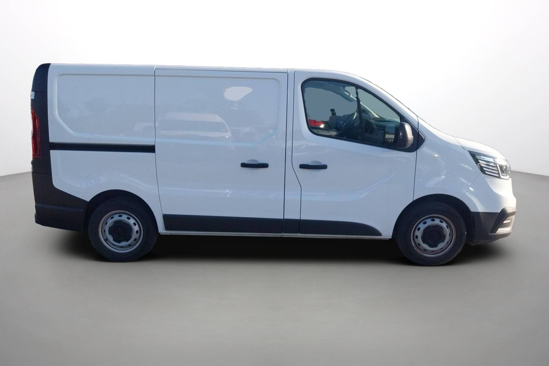 Vente en ligne Renault Trafic 3 Fourgon TRAFIC FG BLUE DCI 130 L1H1 3T GSR2 au prix de 23 990 €