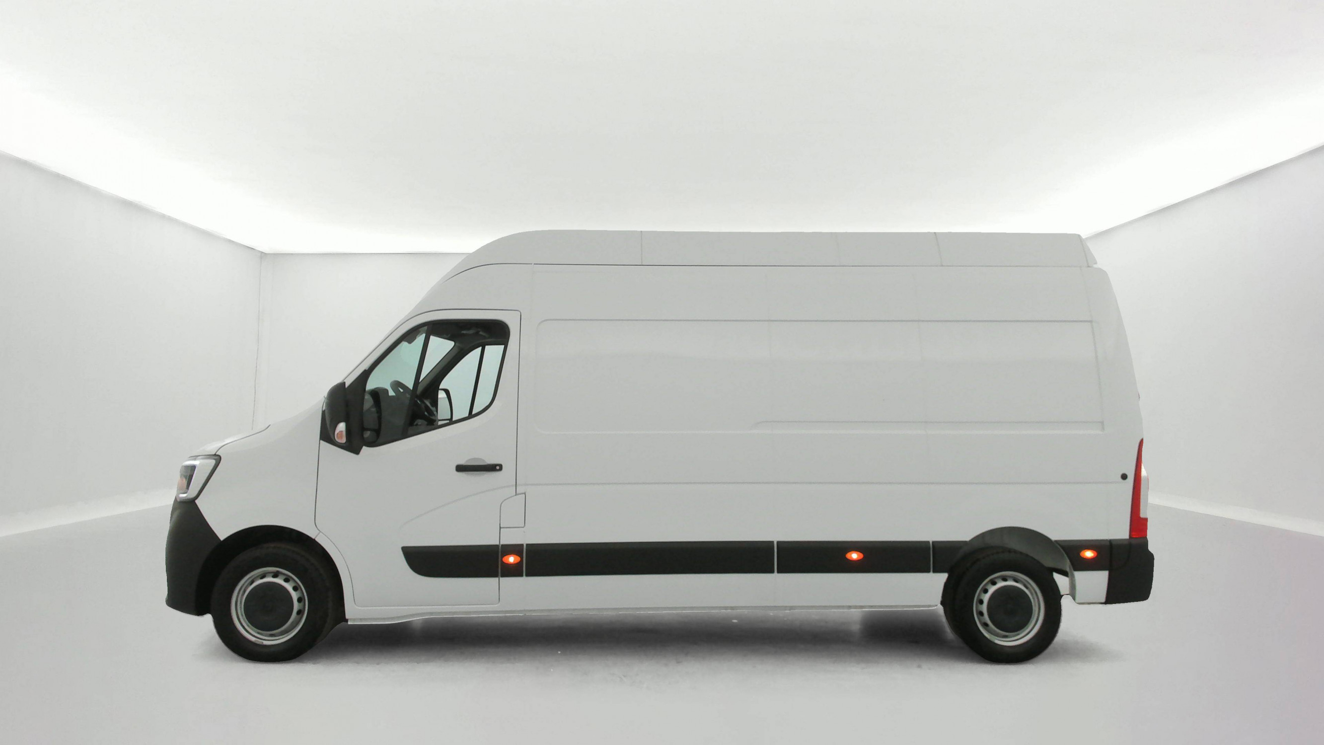 Vente en ligne Renault Master Fourgon MASTER FGN TRAC F3500 L3H3 BLUE DCI 135 au prix de 26 990 €