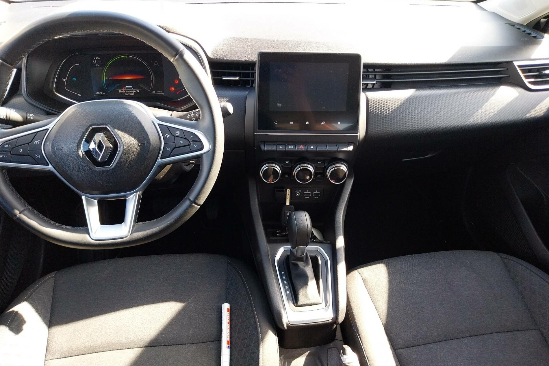 Vente en ligne Renault Clio 5 Clio E-Tech 140 - 21N au prix de 14 990 €