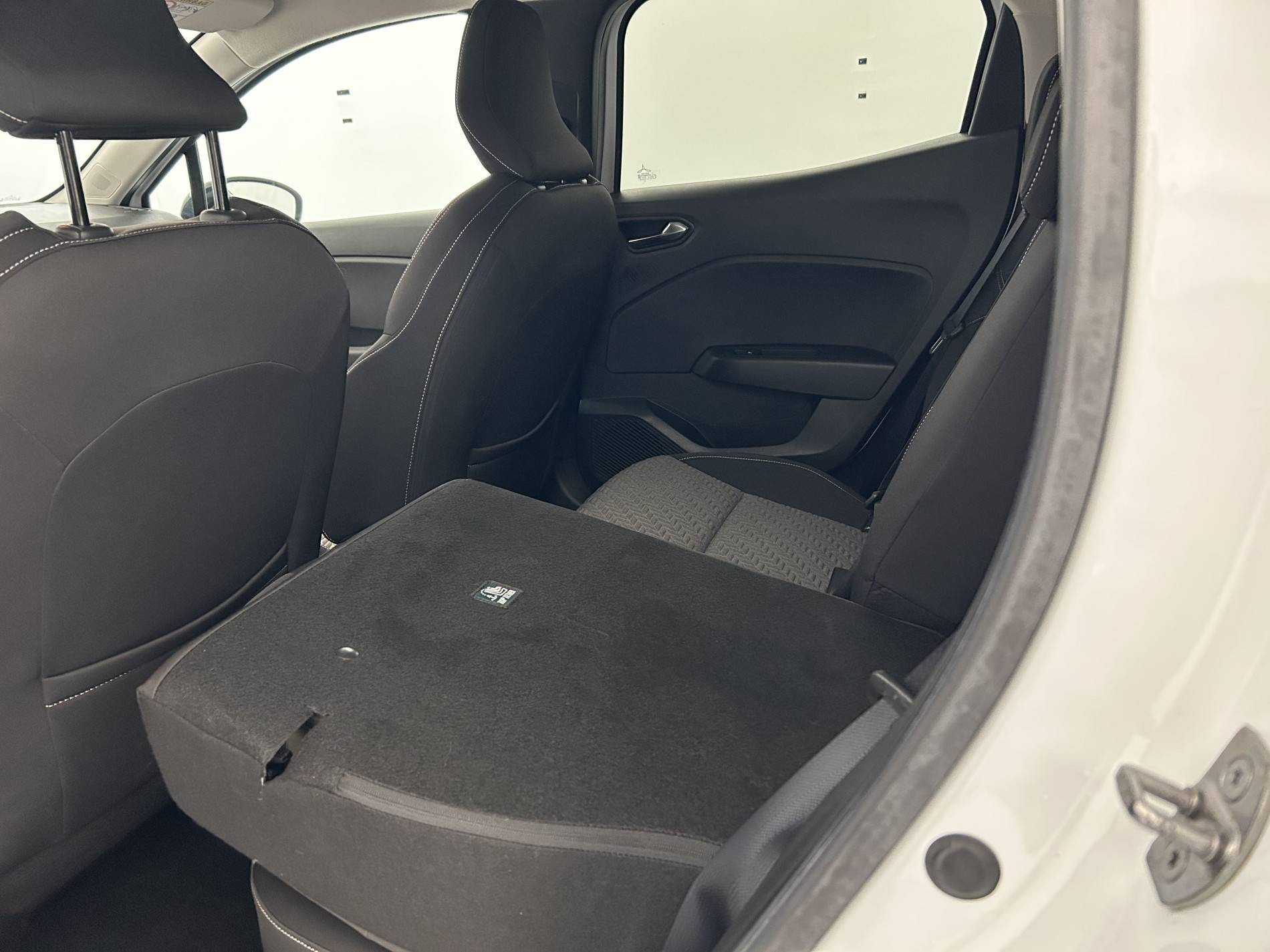 Vente en ligne Renault Clio 5 Clio E-Tech full hybrid 145 au prix de 17 590 €